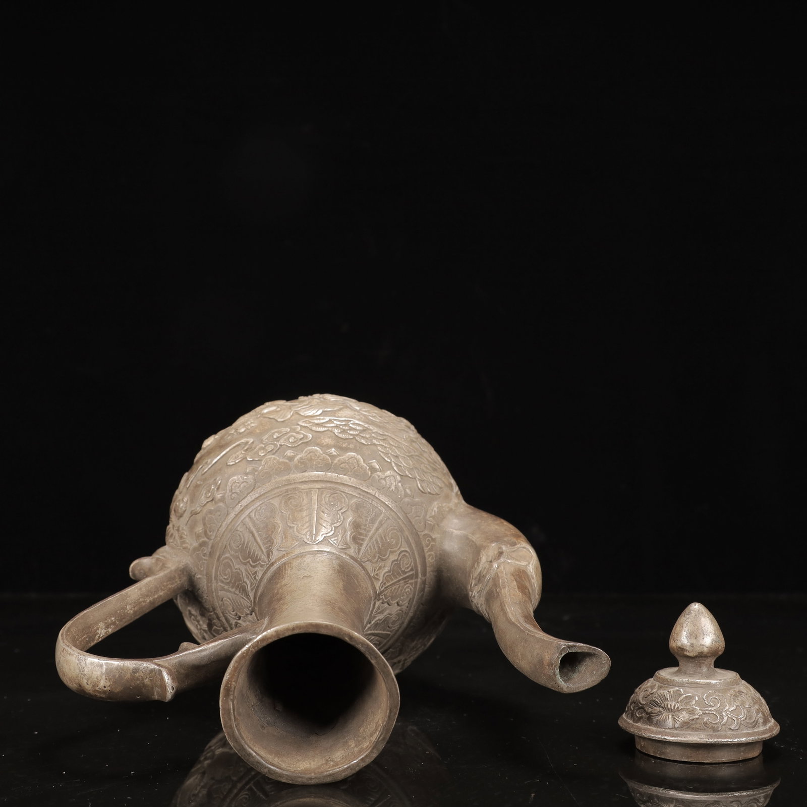 A Rare Silver-Plated Bronze Figure Pattern Ewer - 15