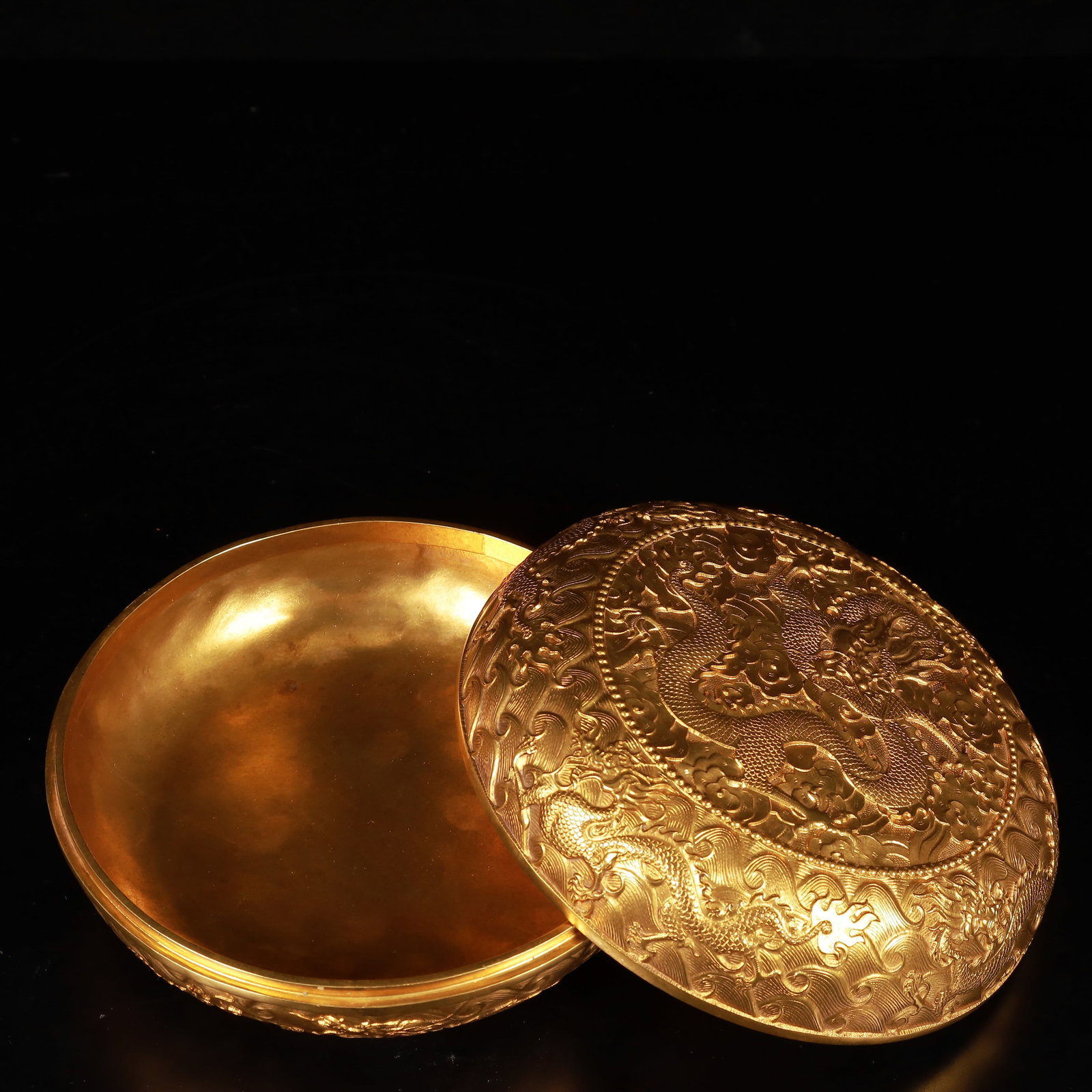 An Exquisite Gilt Bronze Dragon Pattern Box with Cover - 9