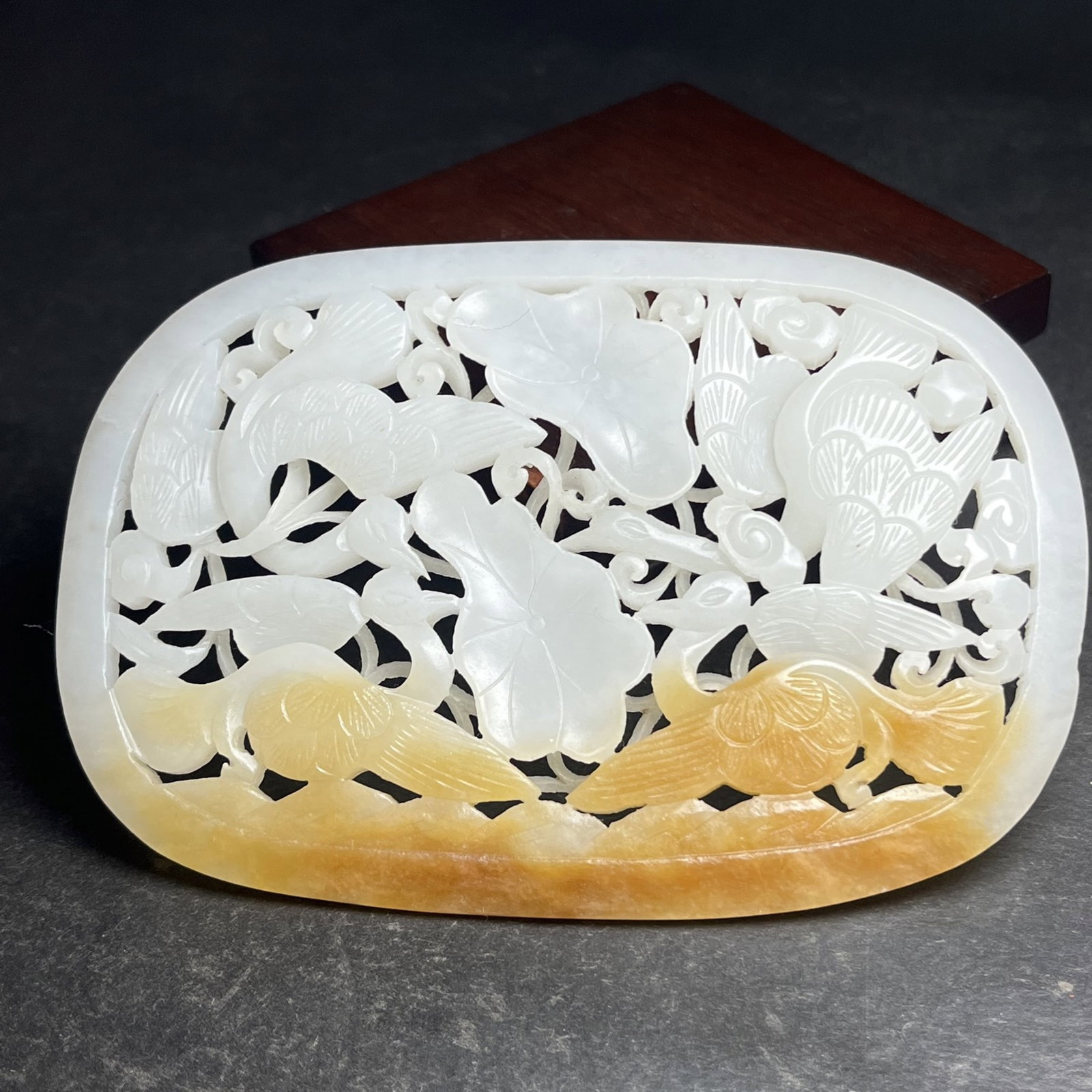 An Exquisite White Jade Hollow Crane Pattern Pendant: An Exquisite White Jade Hollow Crane Pattern Pendant,Qing Dynasty,China,Size:114mmx6mmx77mm,Weight:90g 白玉镂空鹤纹挂件,中国清代