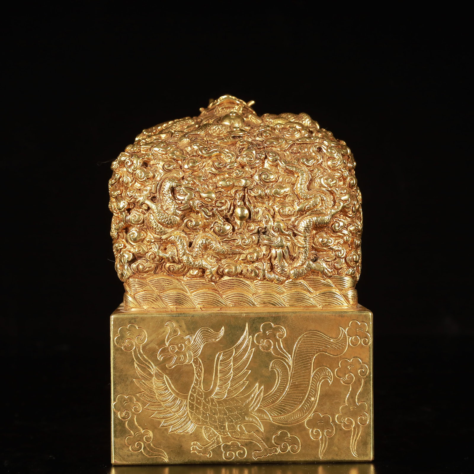 An Exquisite Gilt Bronze Beast Pattern Seal: An Exquisite Gilt Bronze Beast Pattern Seal,Qing Dynasty, China,Size:4.1inx6.3in,Weight:10450g 铜鎏金兽纹印章,中国清代