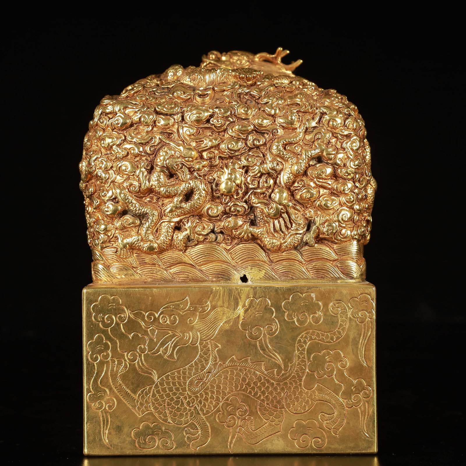 An Exquisite Gilt Bronze Beast Pattern Seal - 2