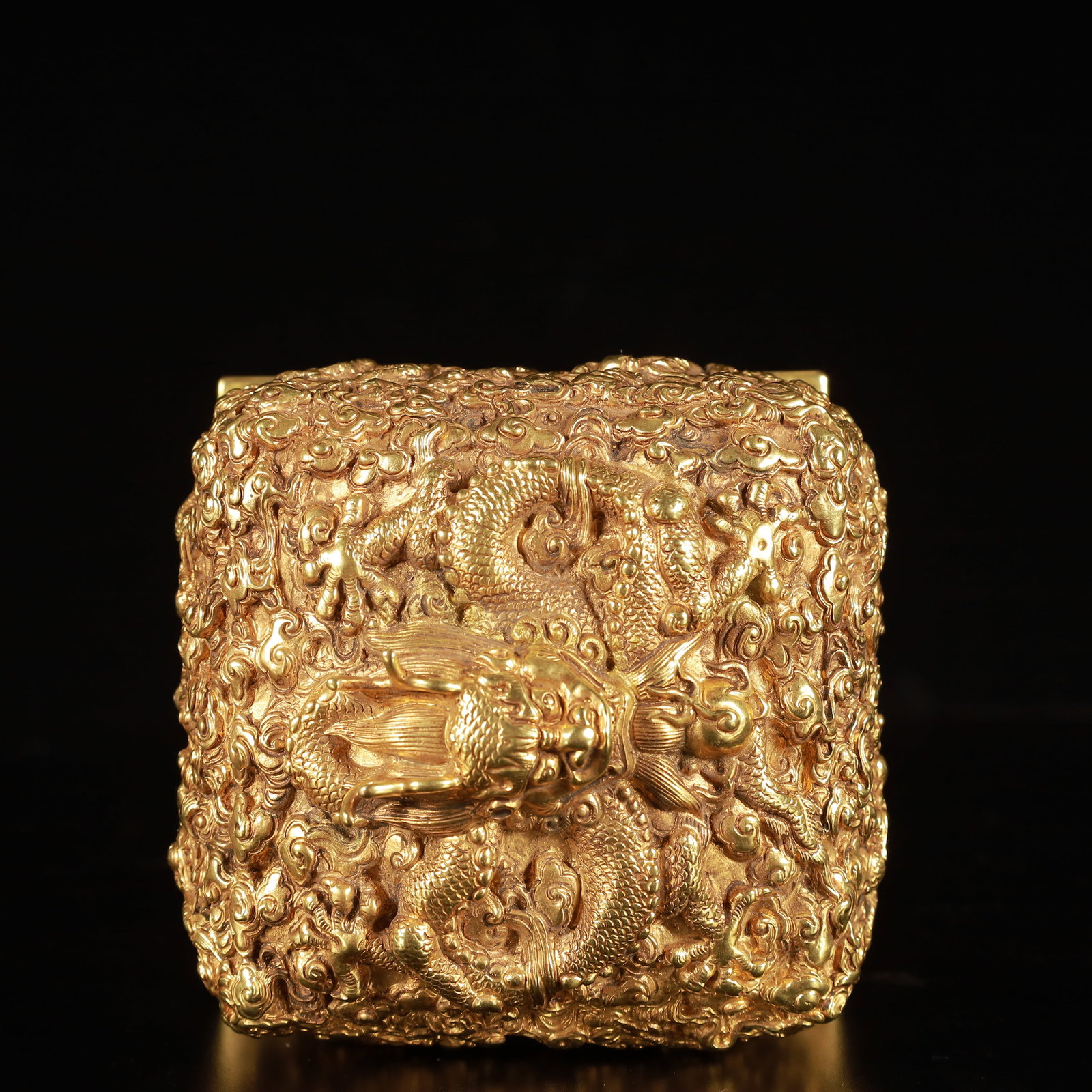 An Exquisite Gilt Bronze Beast Pattern Seal - 5