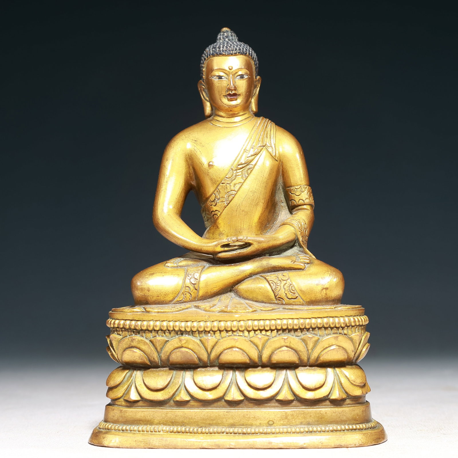 A Solemn Gilt Bronze Statue of Sakyamuni: A Solemn Gilt Bronze Statue of Sakyamuni,Qing Dynasty,China,Size:4.7inx3.3inx6.9in,Weight:1500g 铜鎏金释迦摩尼像,中国清代