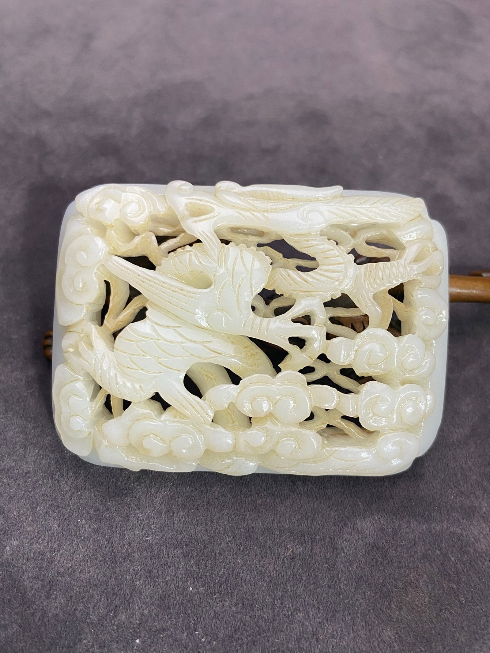 An Exquisite White Jade Hollow Auspicious Cloud and Dragon Pattern Pendant: An Exquisite White Jade Hollow Auspicious Cloud and Dragon Pattern Pendant,Qing Dynasty,China,Size:73mmx53mmx15mm,Weight:68g 白玉镂空祥云龙纹挂