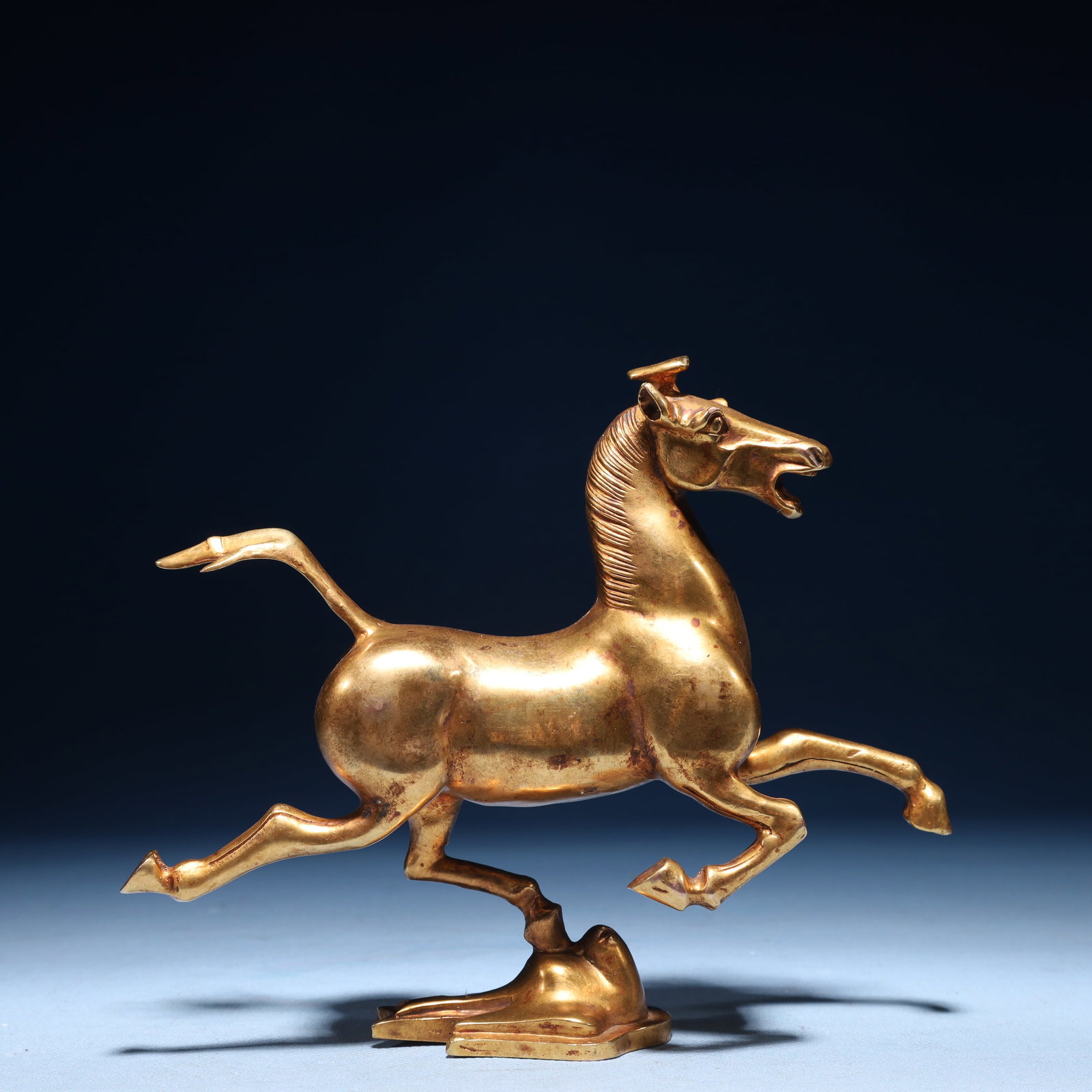 An Exquisite Gilt Bronze Horse Ornament: An Exquisite Gilt Bronze Horse Ornament,Qing Dynasty,China,Size:7.9inx1.6inx6.3in,Weight:700g 铜鎏金骏马摆件,中国清代