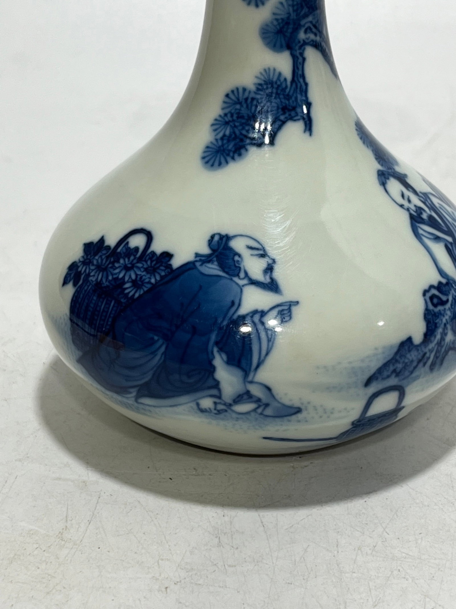 An Exquisite Blue and White Figure Pattern Vase - 5