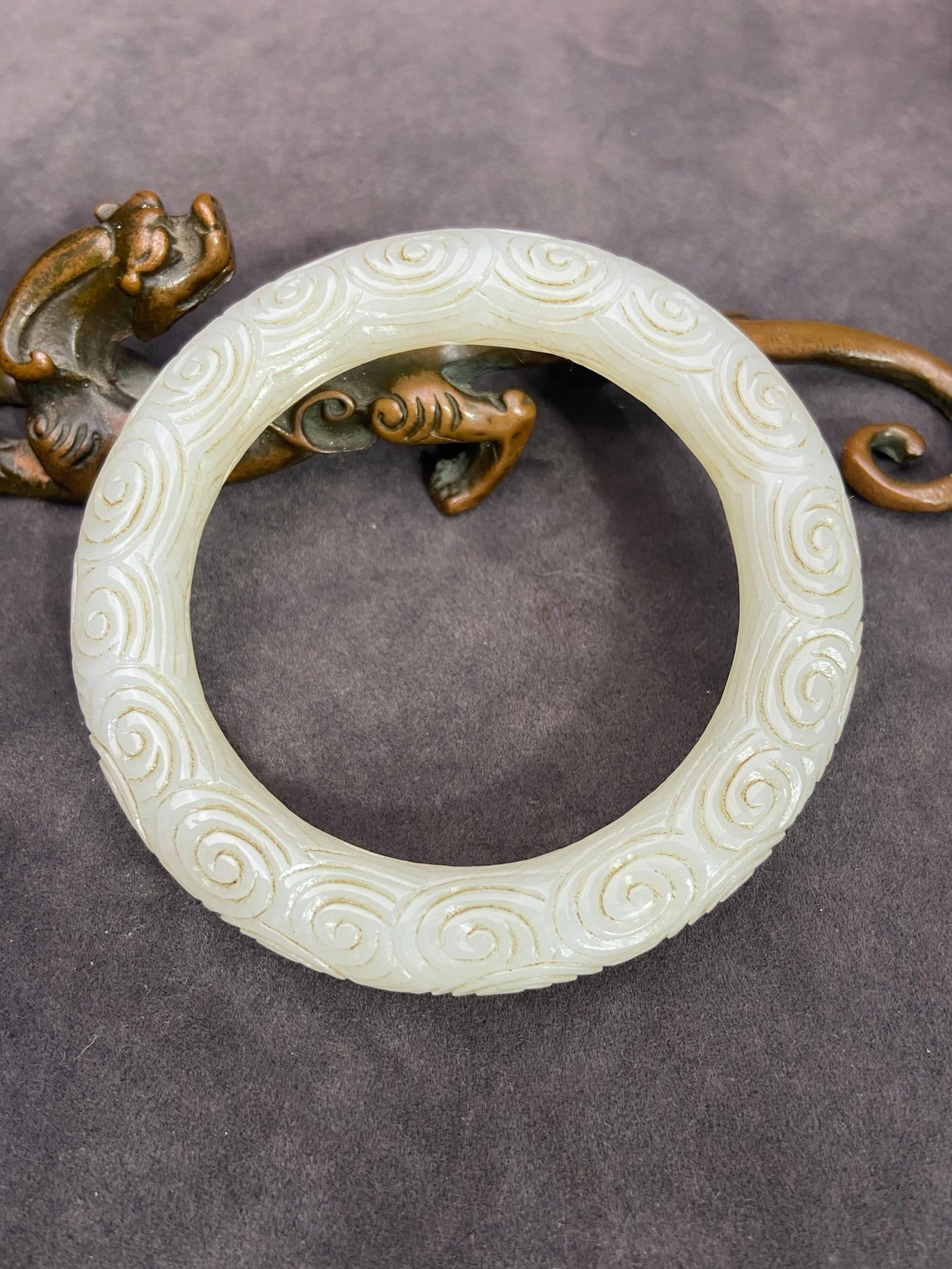 An Exquisite White Jade Auspicious Cloud Pattern Bracelets: An Exquisite White Jade Auspicious Cloud Pattern Bracelets,Qing Dynasty,China,Size:11mmx58mm,Weight:66g 白玉祥云纹手镯,中国清代