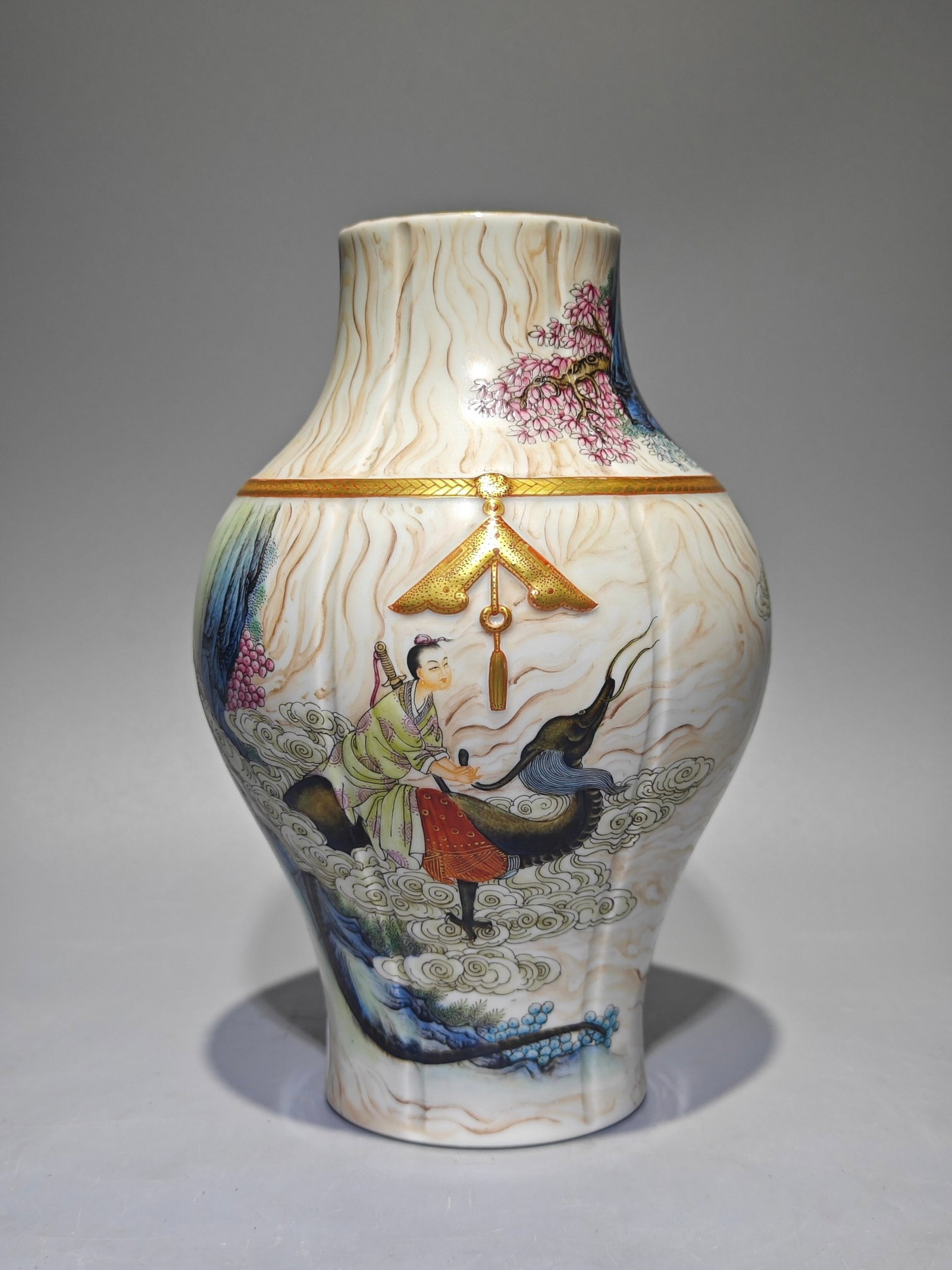 An Exquisite Famille-Rose Marble Glazed Painted Gold Auspicious Cloud and Figure Pattern Vase: An Exquisite Famille-Rose Marble Glazed Painted Gold Auspicious Cloud and Figure Pattern Vase,Qing Dynasty,China,Qianlong Six-character Mark,Size:7.9inx5.3in 粉彩石纹釉&#