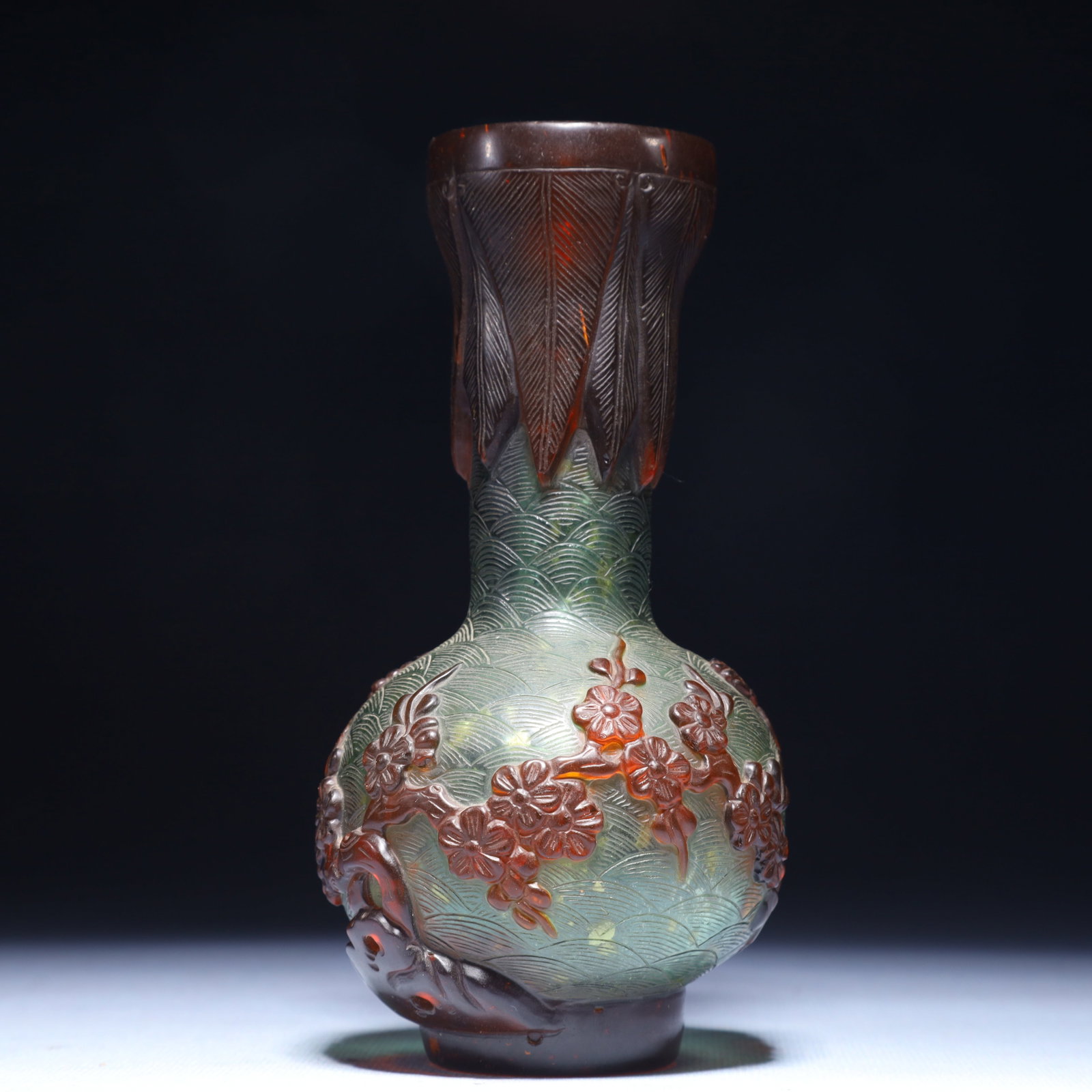 An Exquisite Glass Flower and Bird Pattern Vase: An Exquisite Glass Flower and Bird Pattern Vase,Qing Dynasty,China,Qianlong Four-character Mark,Size:3inx5.9in,Weight:350g