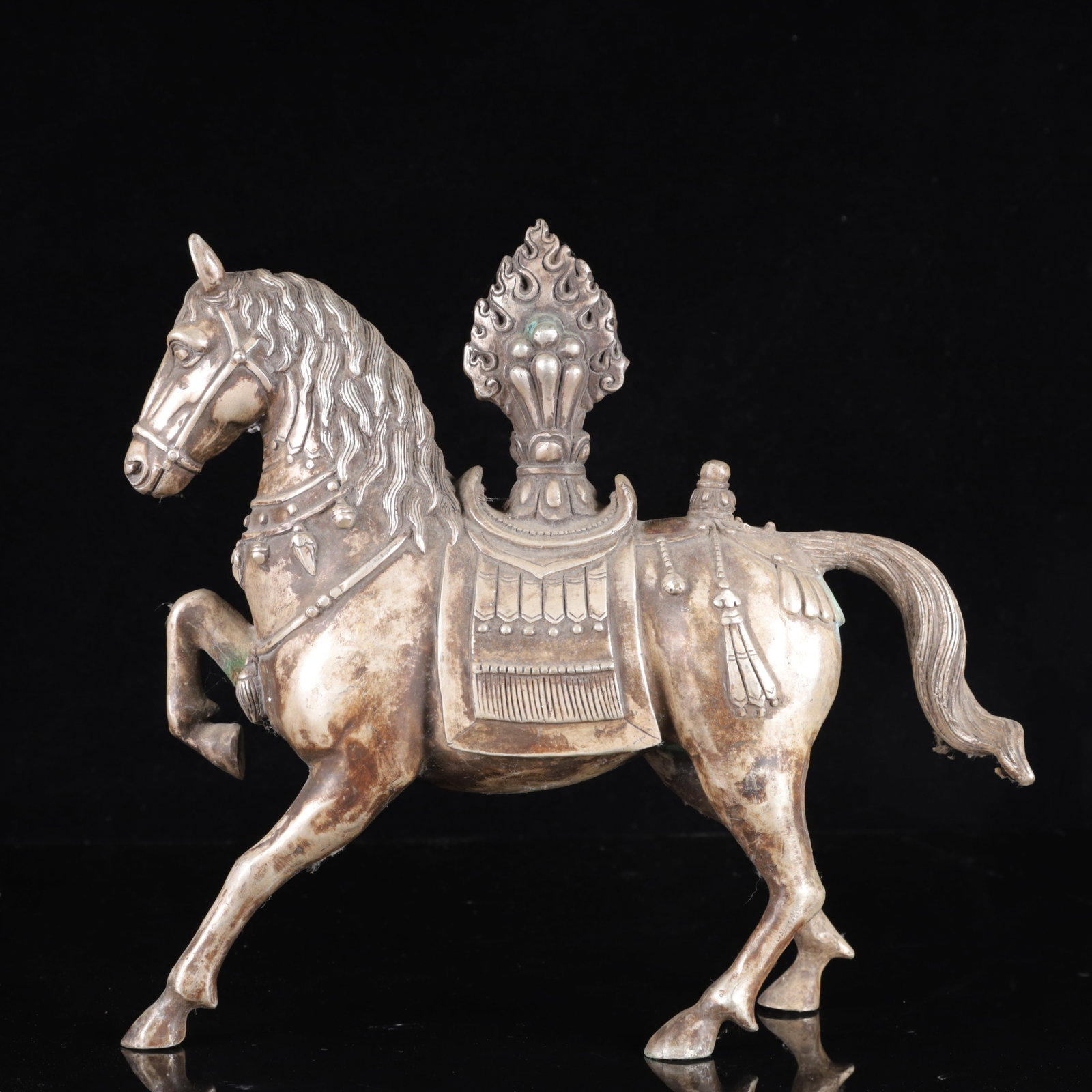 An Exquisite Silver-Plated Bronze Horse Ornament: An Exquisite Silver-Plated Bronze Horse Ornament,Qing Dynasty,China,Size:10.2inx2.8inx9.4in,Weight:2550g 铜镀银马摆件,中国清代