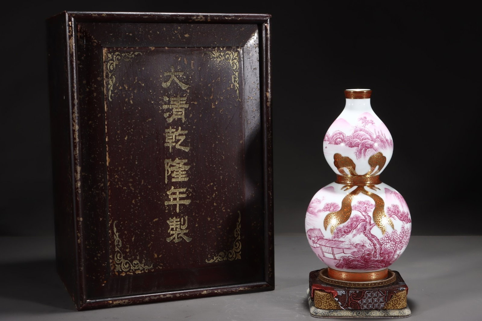 An Exquisite Iron-Red Painted Gold Landscape and Figure Pattern Gourd Vase (1 of 8)