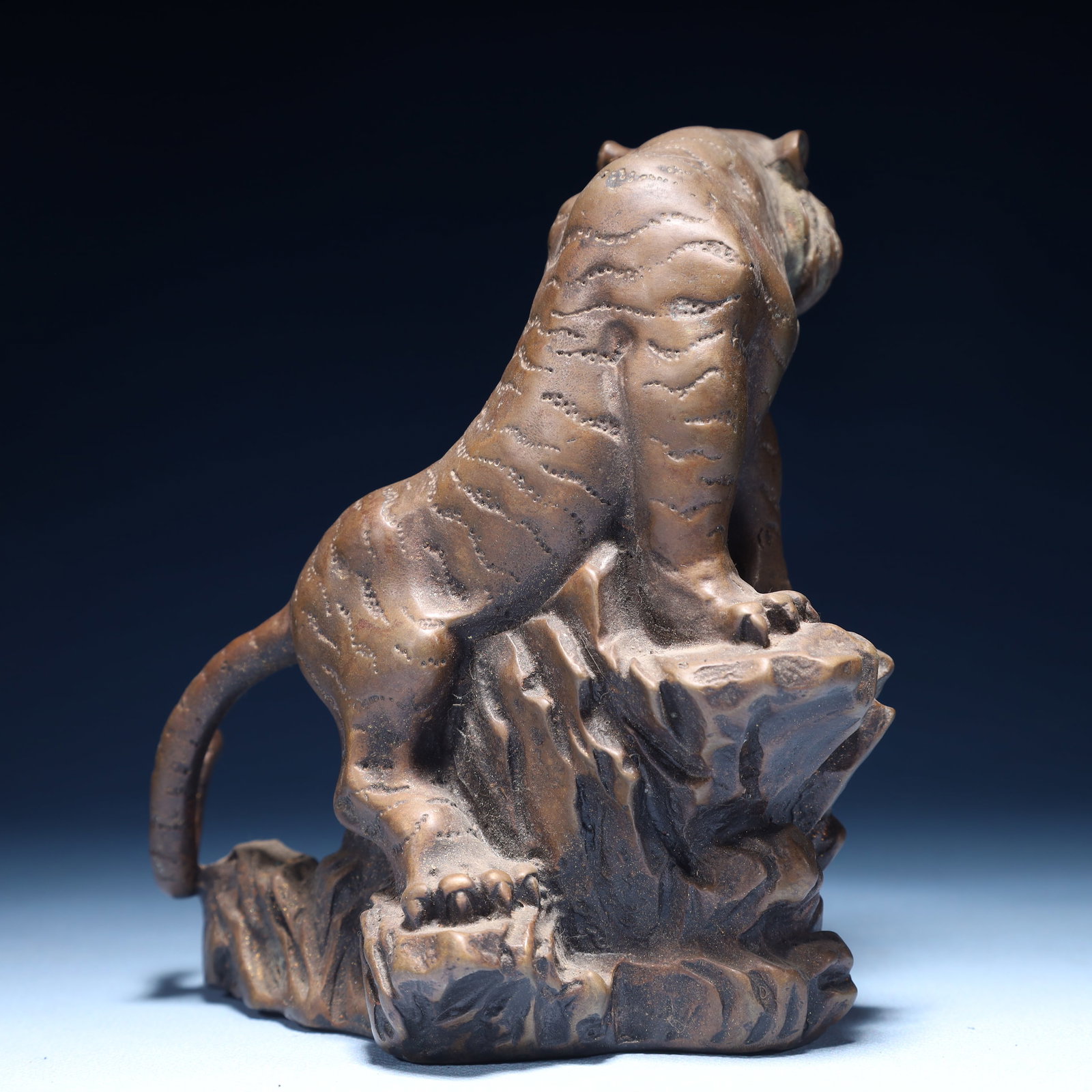 An Exquisite Bronze Tiger Ornament - 3