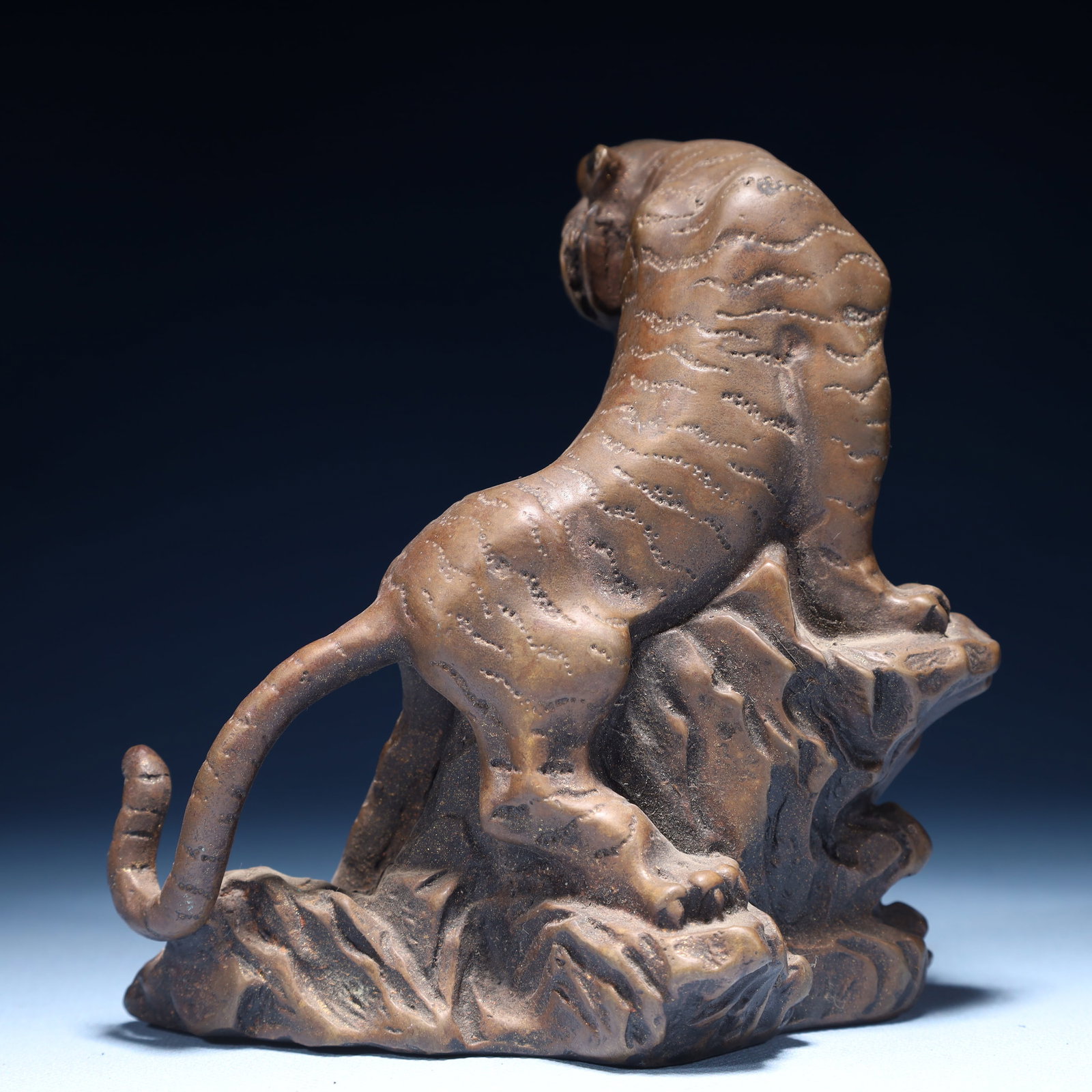 An Exquisite Bronze Tiger Ornament - 4