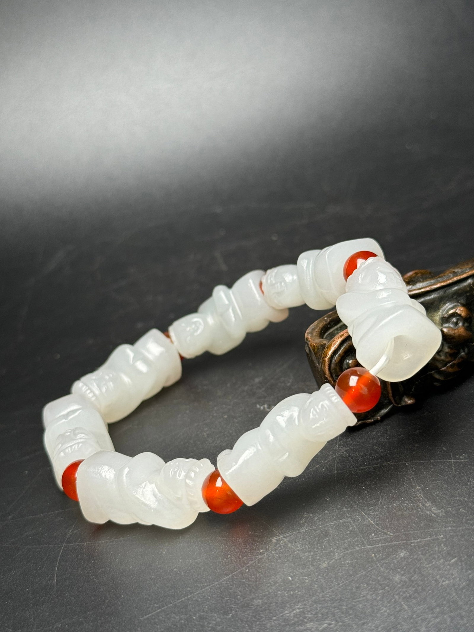 An Exquisite White Jade Figure Pattern Bracelets - 3