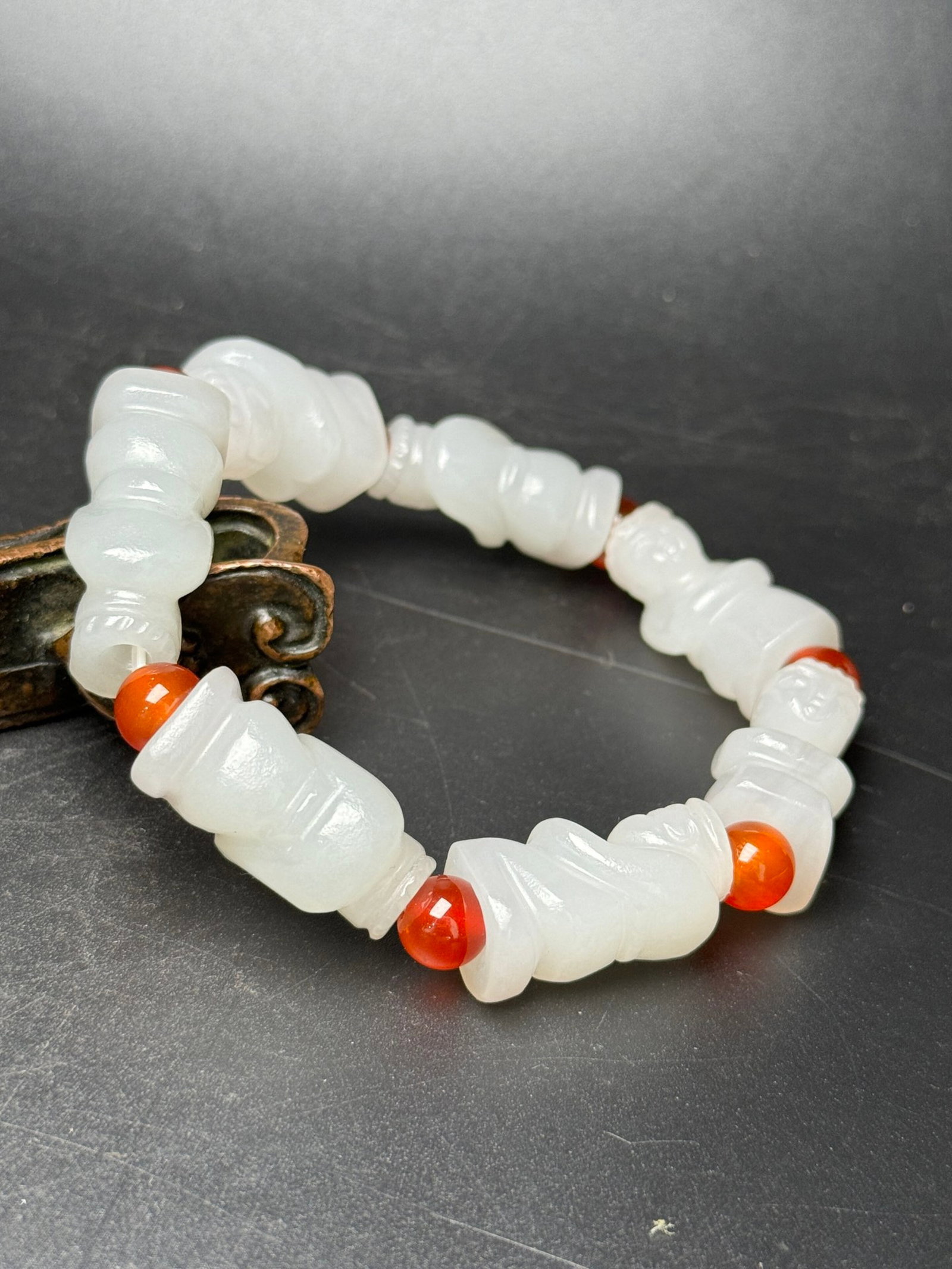 An Exquisite White Jade Figure Pattern Bracelets - 4