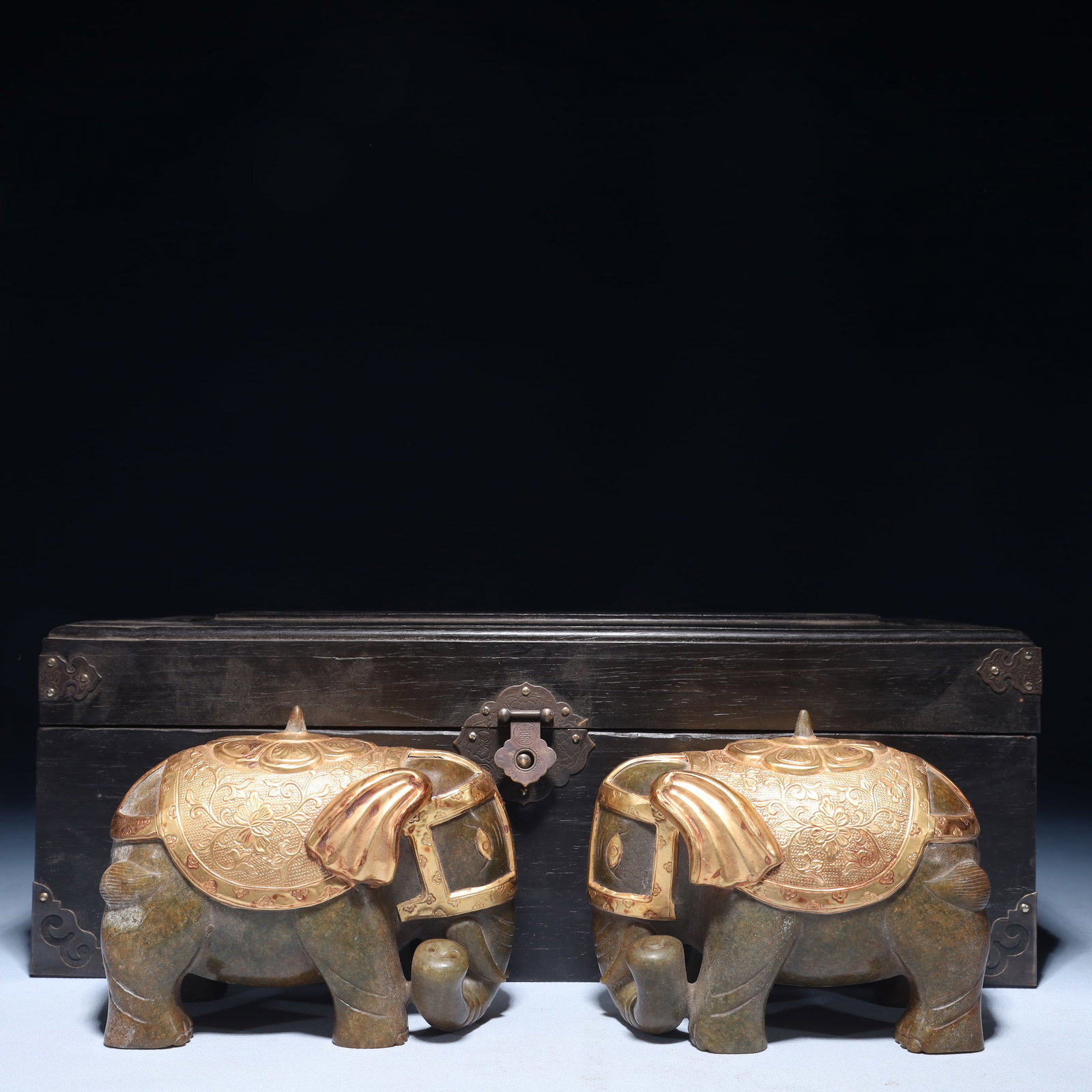 A Pair of Exquisite Archaic Jade Cover with Gold Elephant Ornaments: A Pair of Exquisite Archaic Jade Cover with Gold Elephant Ornaments, Qing Dynasty,China, Size:5.1inx7.1inx4.3in,(Box)15inx7.1inx5.1in,Weight:3700g