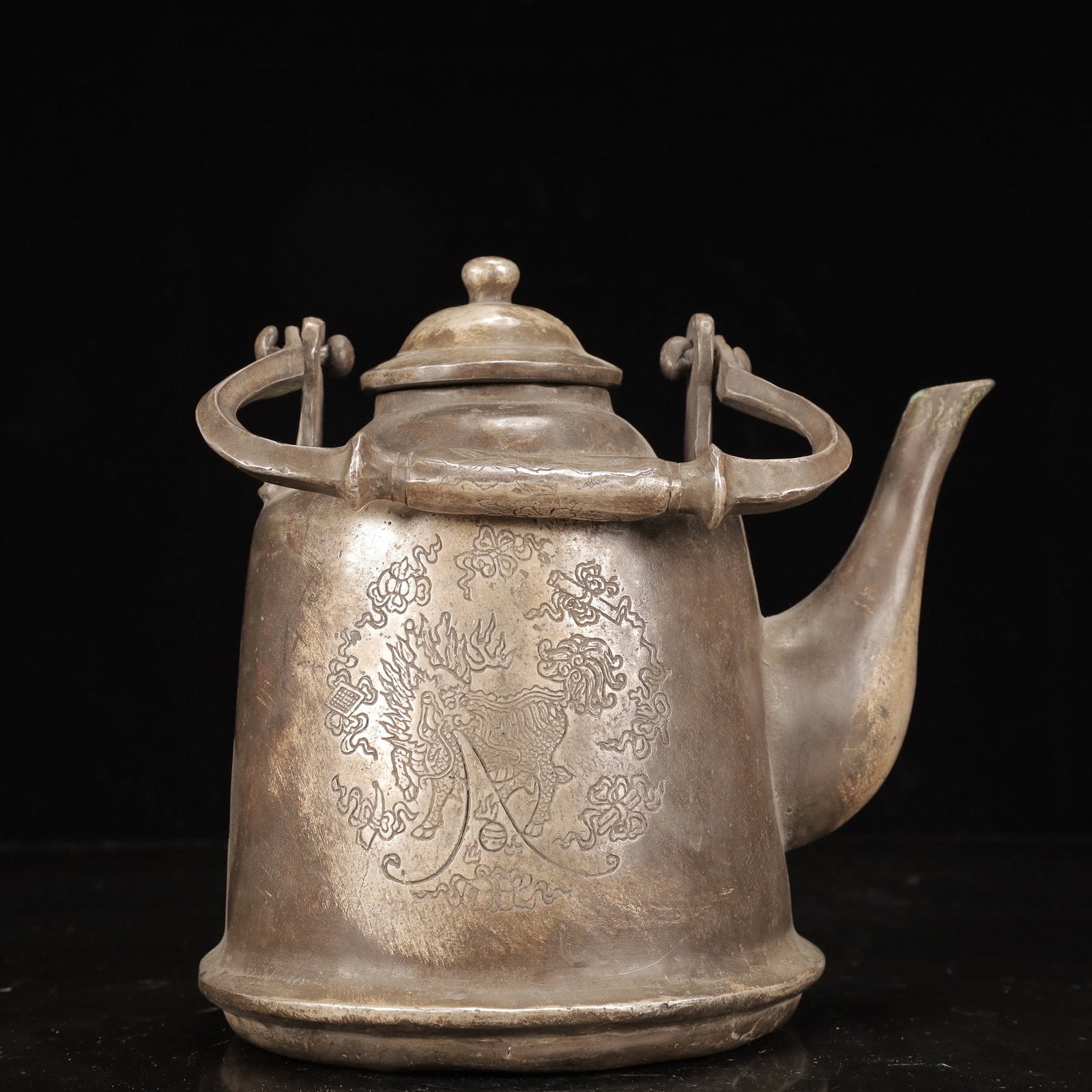 An Exquisite Silver-Plated Bronze Auspicious Beast Pattern Ewer: An Exquisite Silver-Plated Bronze Auspicious Beast Pattern Ewer,Qing Dynasty, China,Kangxi Six-character Mark,Size:7.9inx6.3inx9.8in,Weight:2400g 铜镀银瑞兽纹ৗ