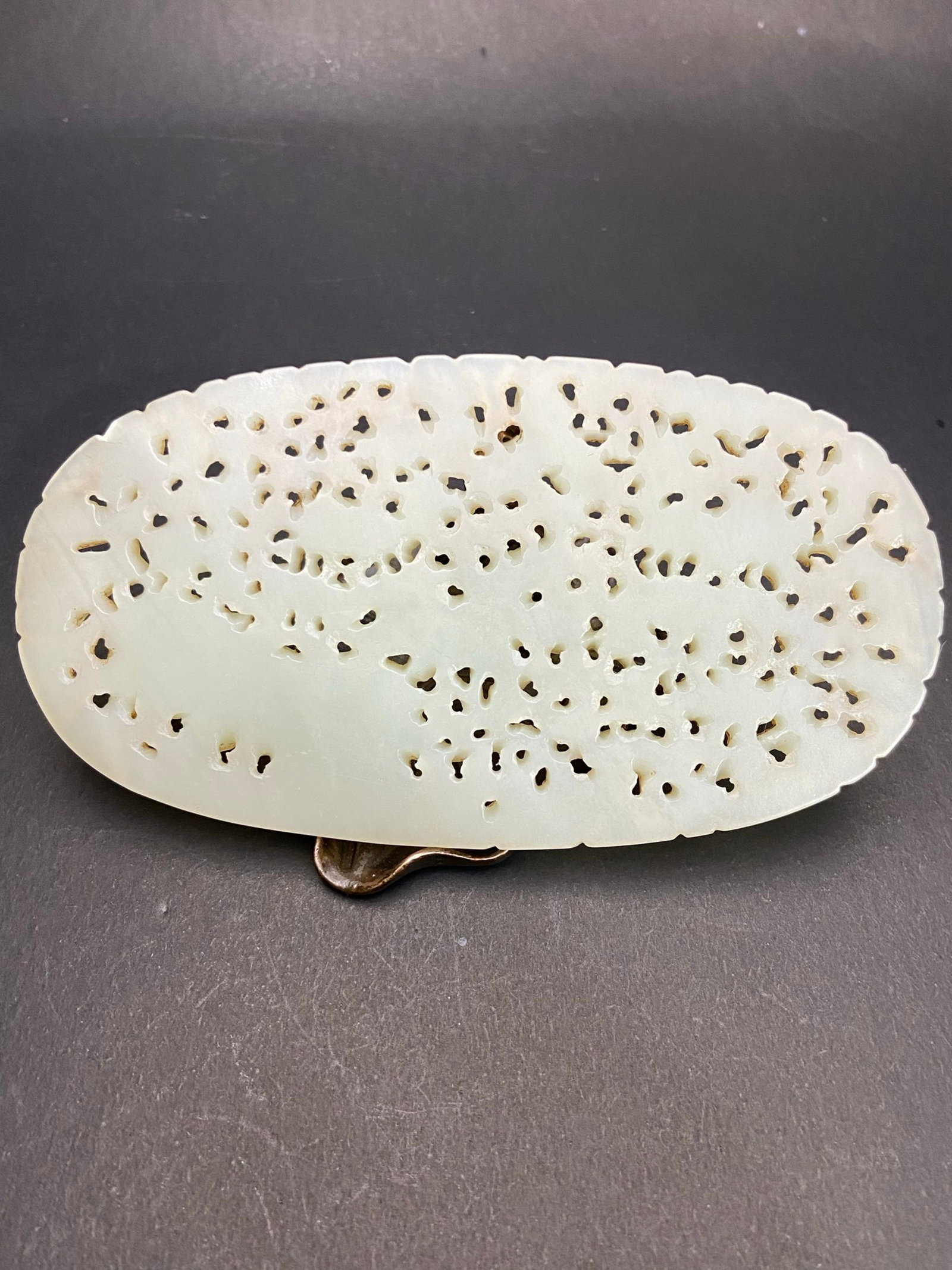 An Exquisite White Jade Animal Pattern Ornament - 2