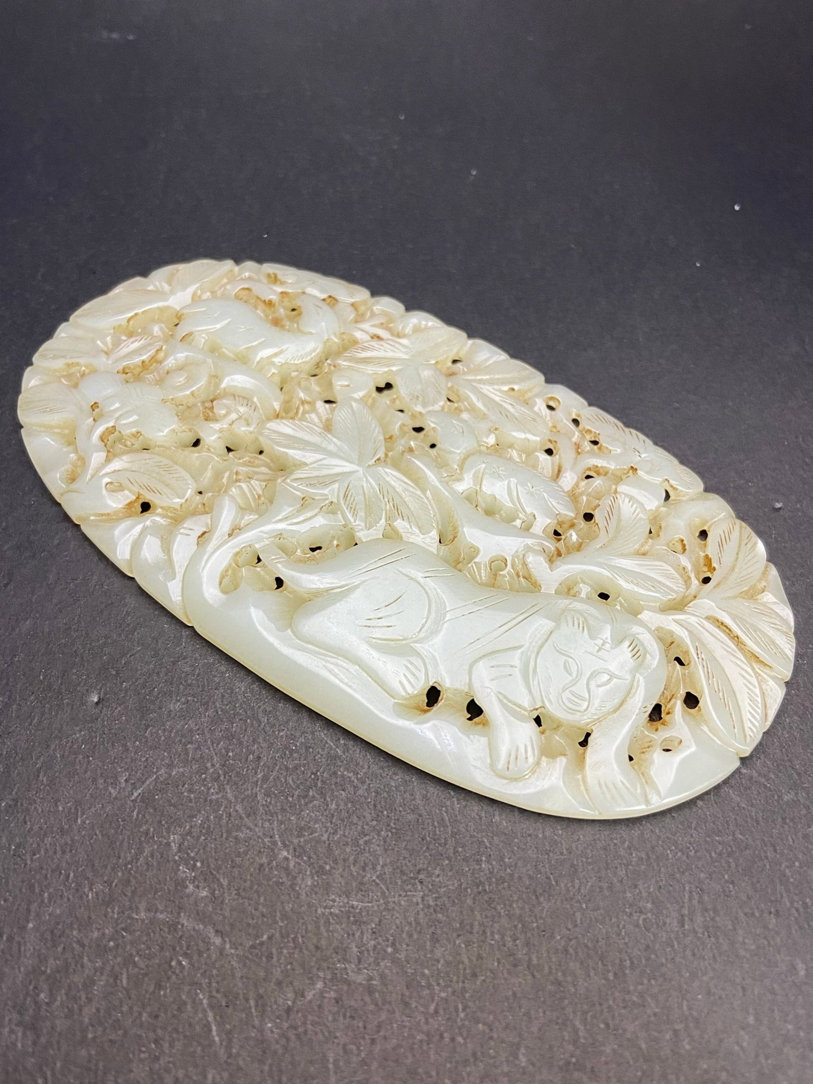 An Exquisite White Jade Animal Pattern Ornament - 3