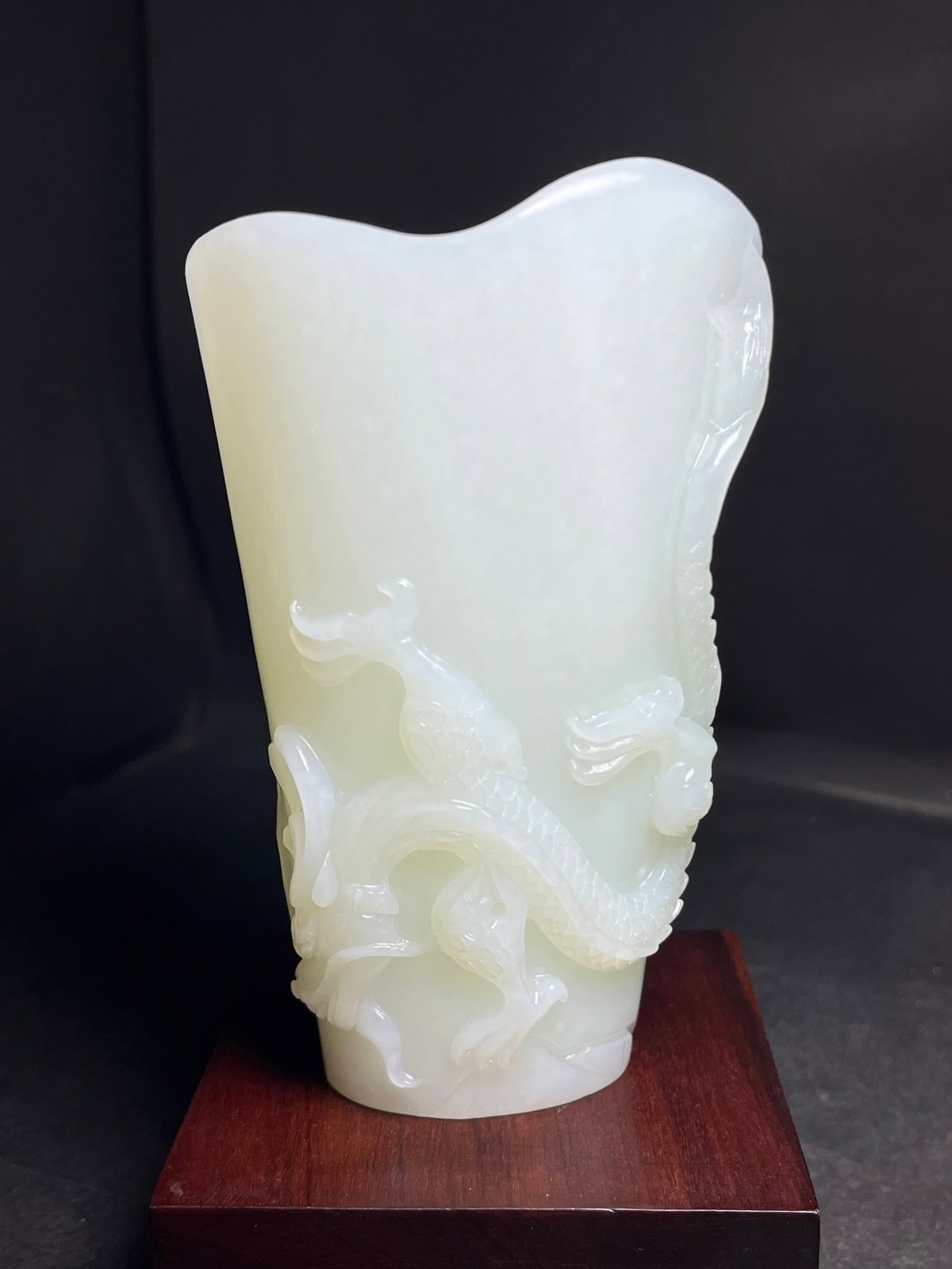 An Exquisite White Jade Dragon and Phoenix Pattern Floral Frog (1 of 7)