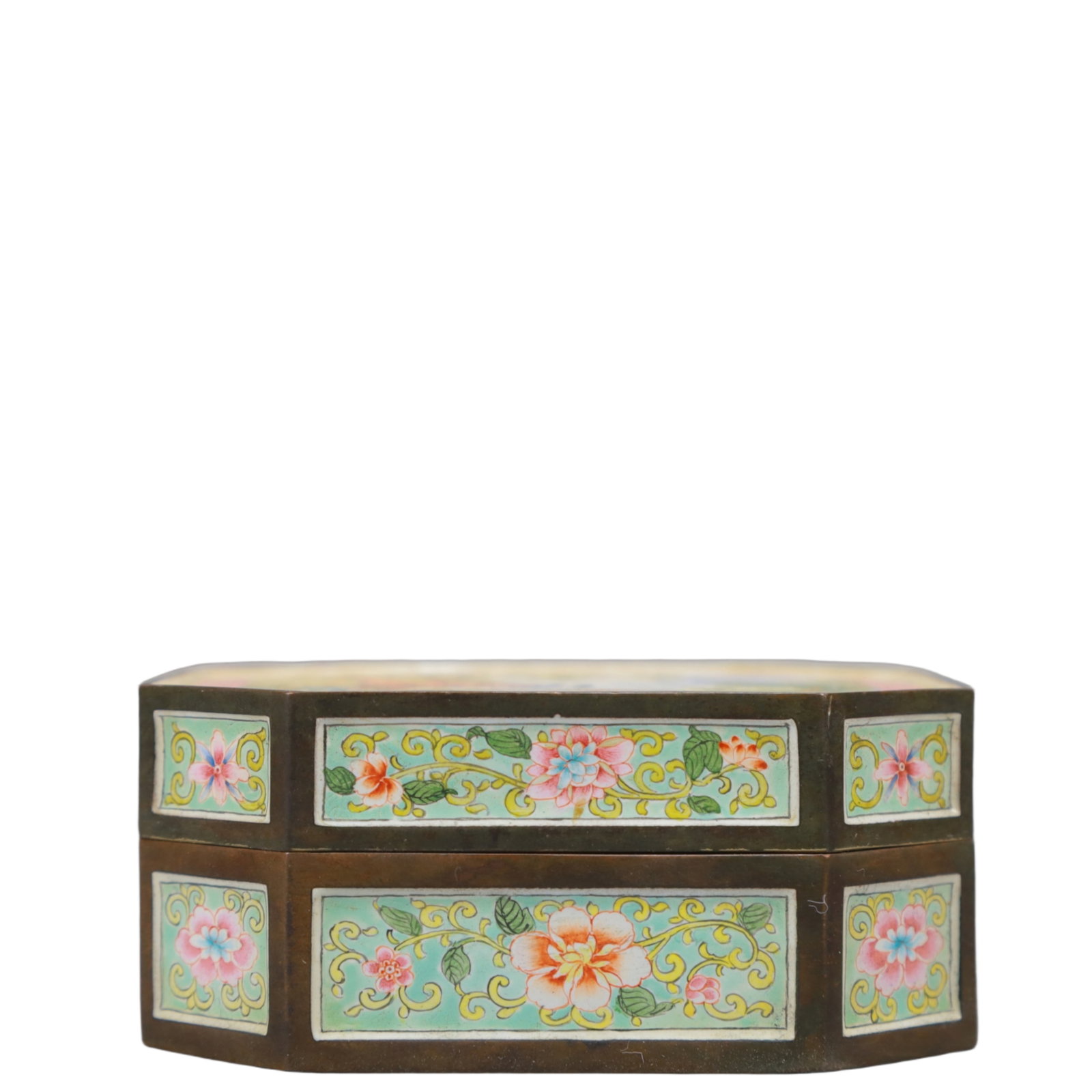 An Exquisite Painted Enamel Figure Pattern Cover Box - 4