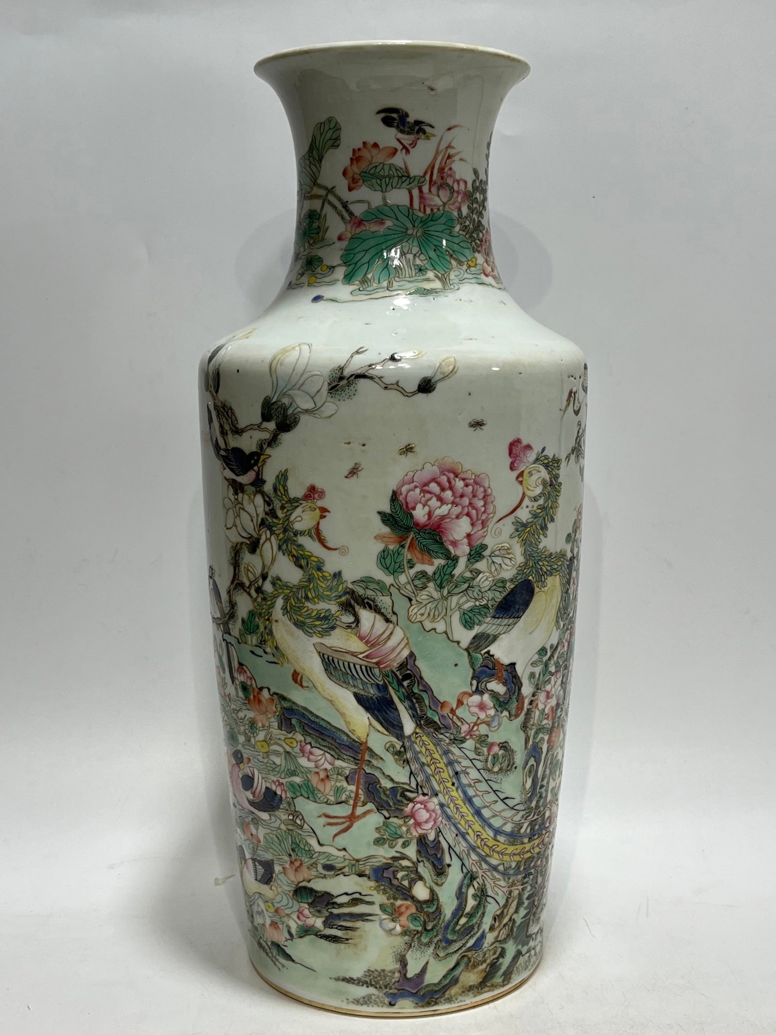 A Huge Famille-Rose Flower and Bird Pattern Vase: A Huge Famille-Rose Flower and Bird Pattern Vase,Qing Dynasty,China,Size:17.7in 粉彩花鸟纹瓶,中国清代