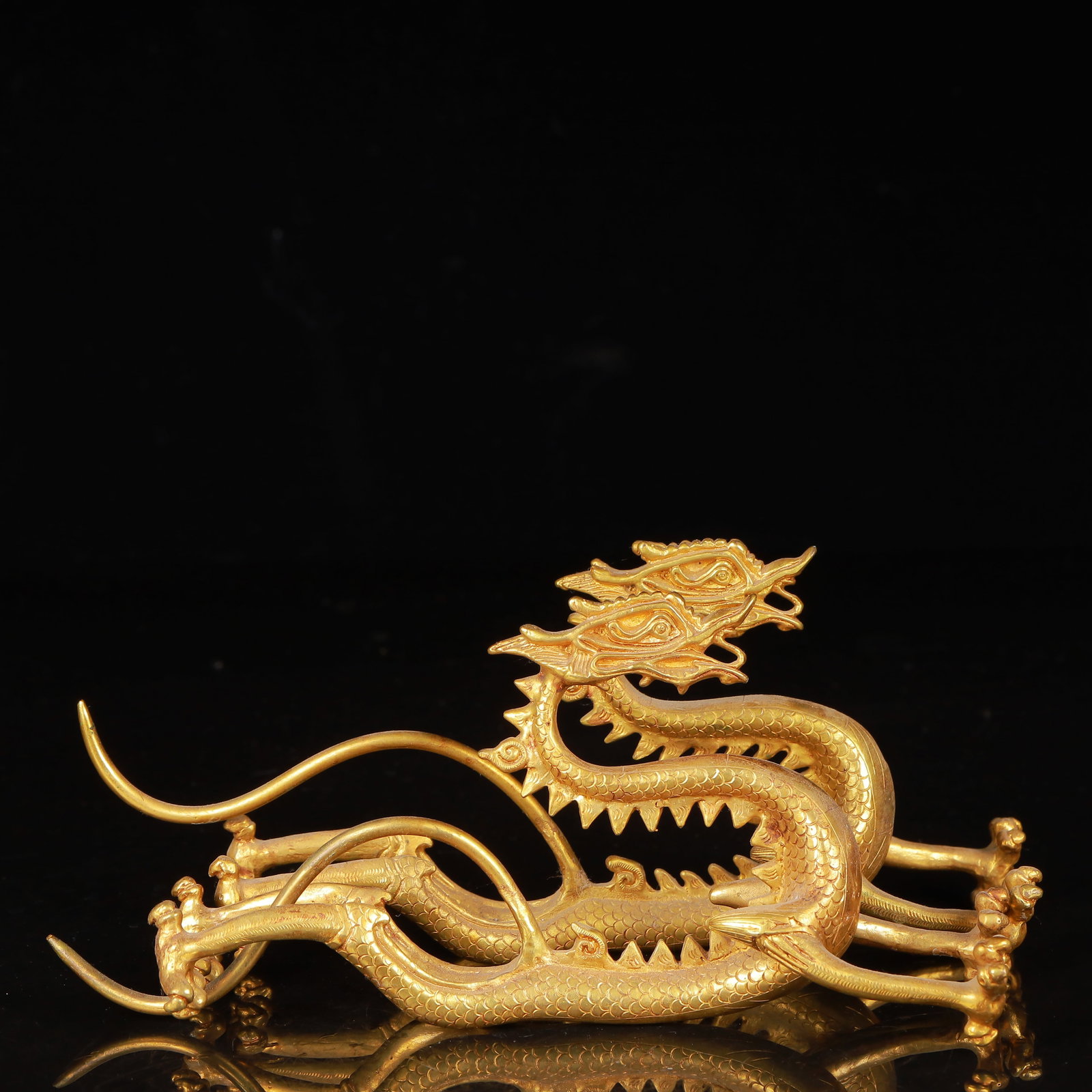 A Pair of Exquisite Gilt Bronze Dragon Ornaments: A Pair of Exquisite Gilt Bronze Dragon Ornaments,Qing Dynasty,China,Size:8.3inx2.6inx3.5inx2,Weight:770g 一对铜鎏金龙摆件,中国清ߣ