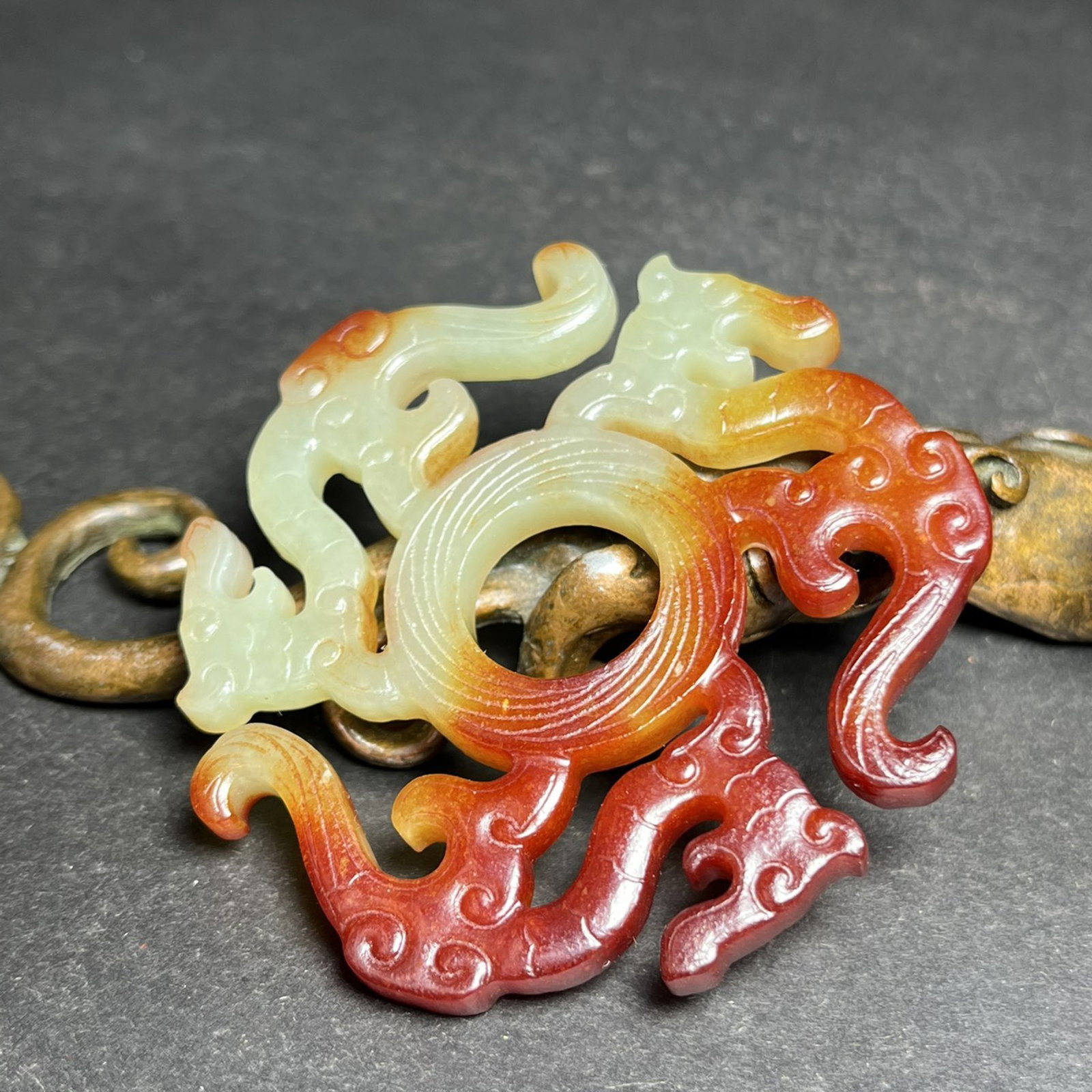 An Exquisite White Jade Dragon Pattern Pendant - 3