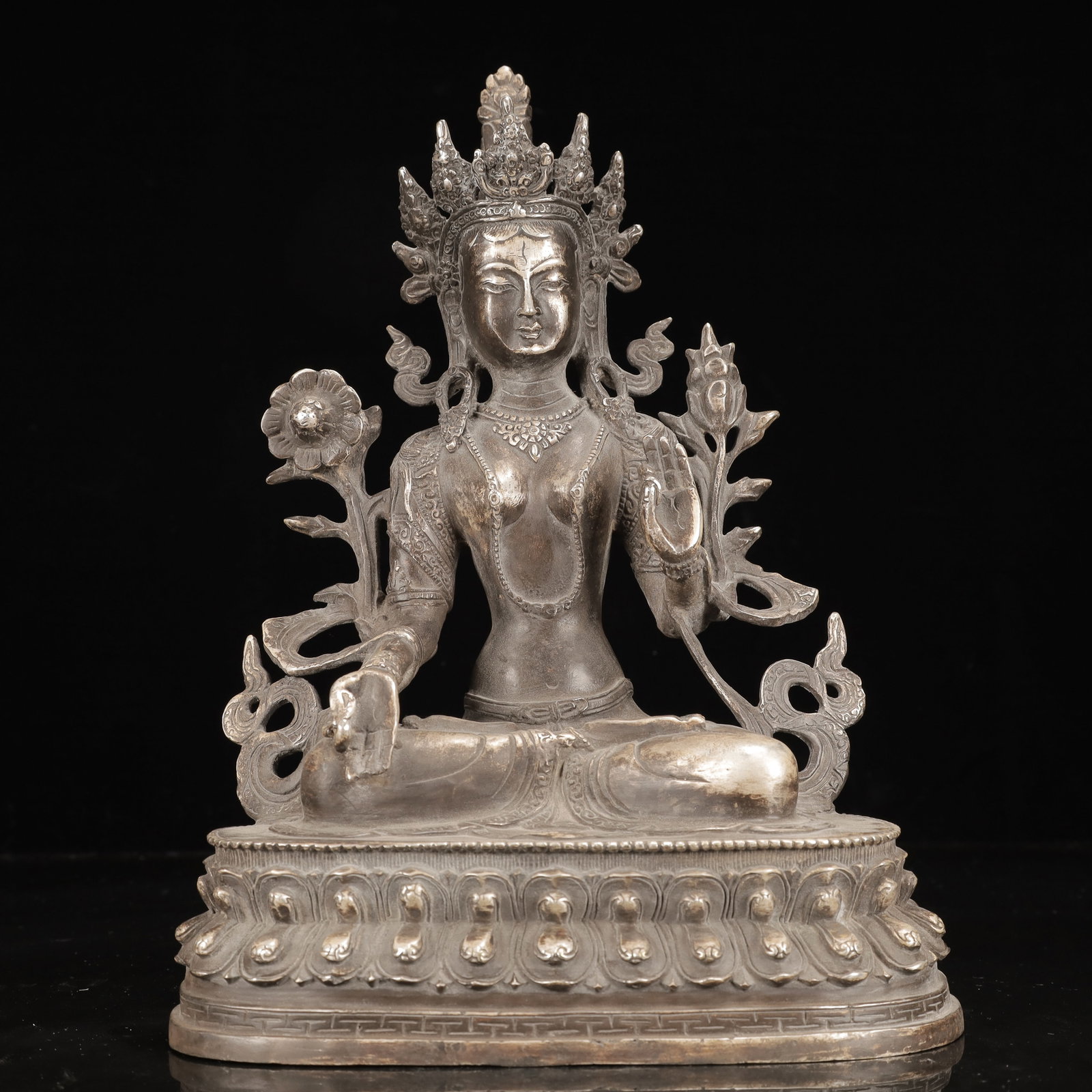 An Exquisite Silver-Plated Bronze Statue of Tara: An Exquisite Silver-Plated Bronze Statue of Tara,Qing Dynasty, China,Size:8.7inx4.7inx11.4in,Weight:2000g 铜镀银度母像,中国清代