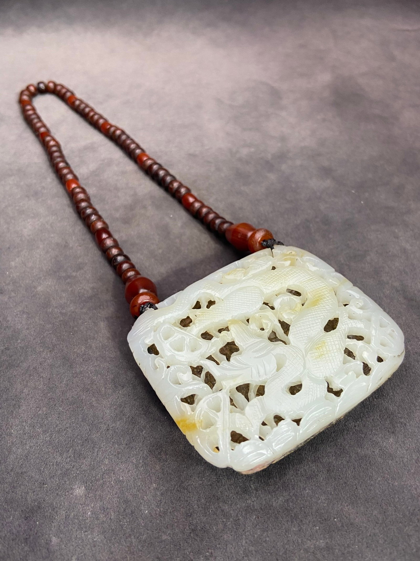 An Exquisite Silver Inlaid White Jade Dragon Pattern Pendant: An Exquisite Silver Inlaid White Jade Dragon Pattern Pendant,Qing Dynasty,China,Size:69mmx58.7mmx20.5mm,Weight:117g