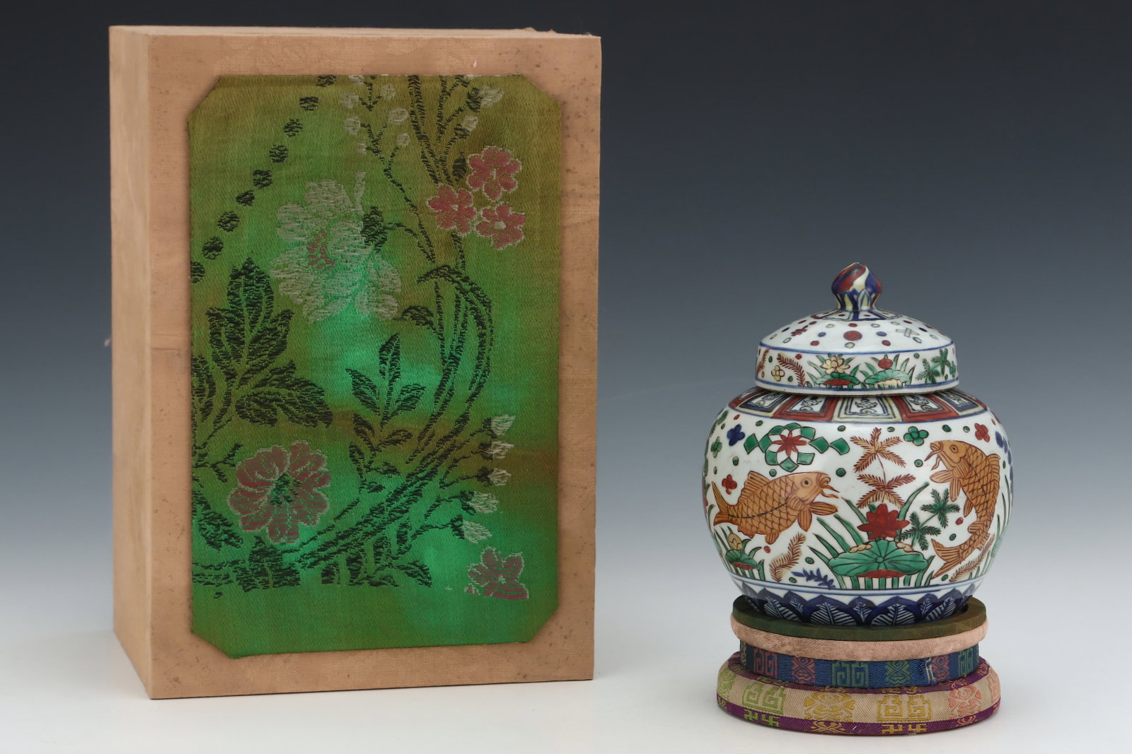 An Exquisite Blue and White Wucai Hornwort Pattern Jar with Cover (1 of 8)