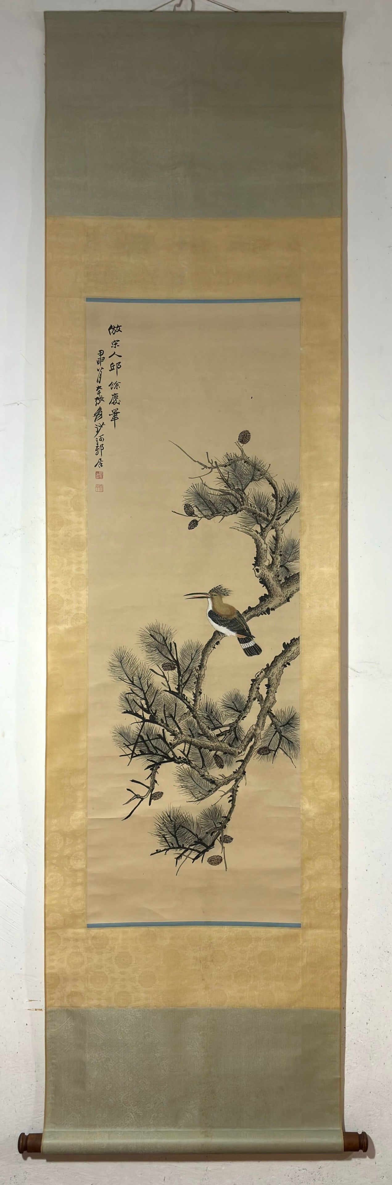 A Chinese Vertical Scroll Ink Painting of Flower and Bird on Paper,Zhang Daqian: A Chinese Vertical Scroll Ink Painting of Flower and Bird on Paper,Zhang Daqian,Size:(Without frame)46.3inx15.9in 一幅中国水墨花鸟画立๘