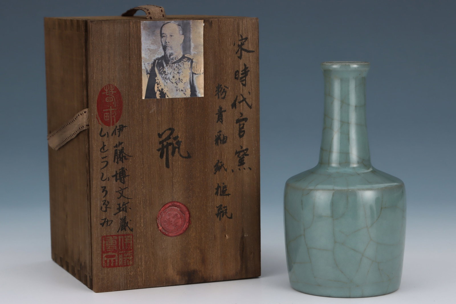 An Exquisite Ru yao Celadon Glazed Vase: An Exquisite Ru yao Celadon Glazed Vase,Song Dynasty,China,Size:10.5inx3.5in 汝窑粉青釉瓶,中国宋代