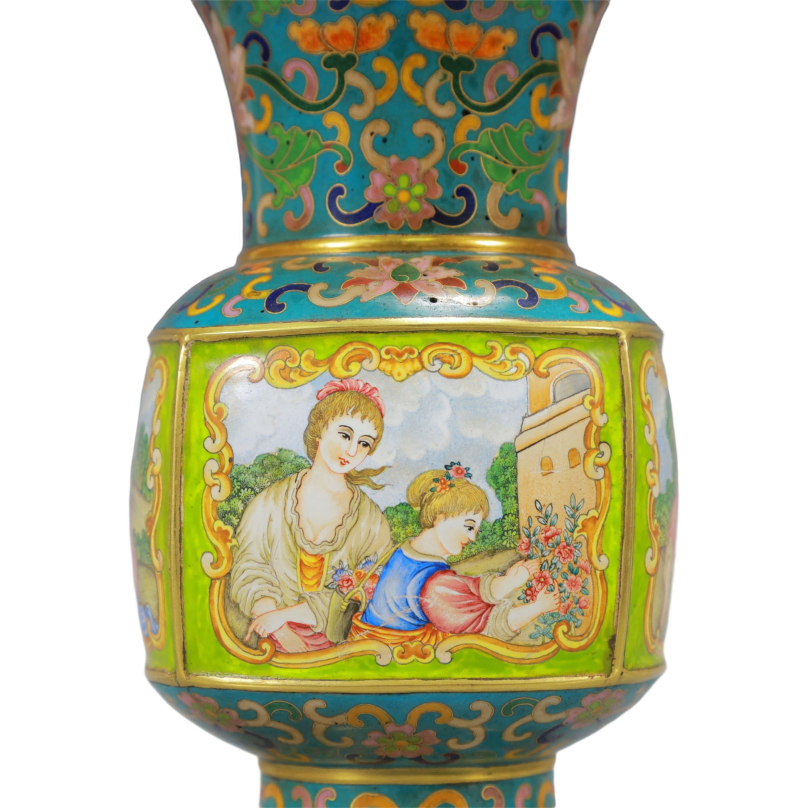 An Exquisite Painted Enamel Figure Pattern Vase - 8