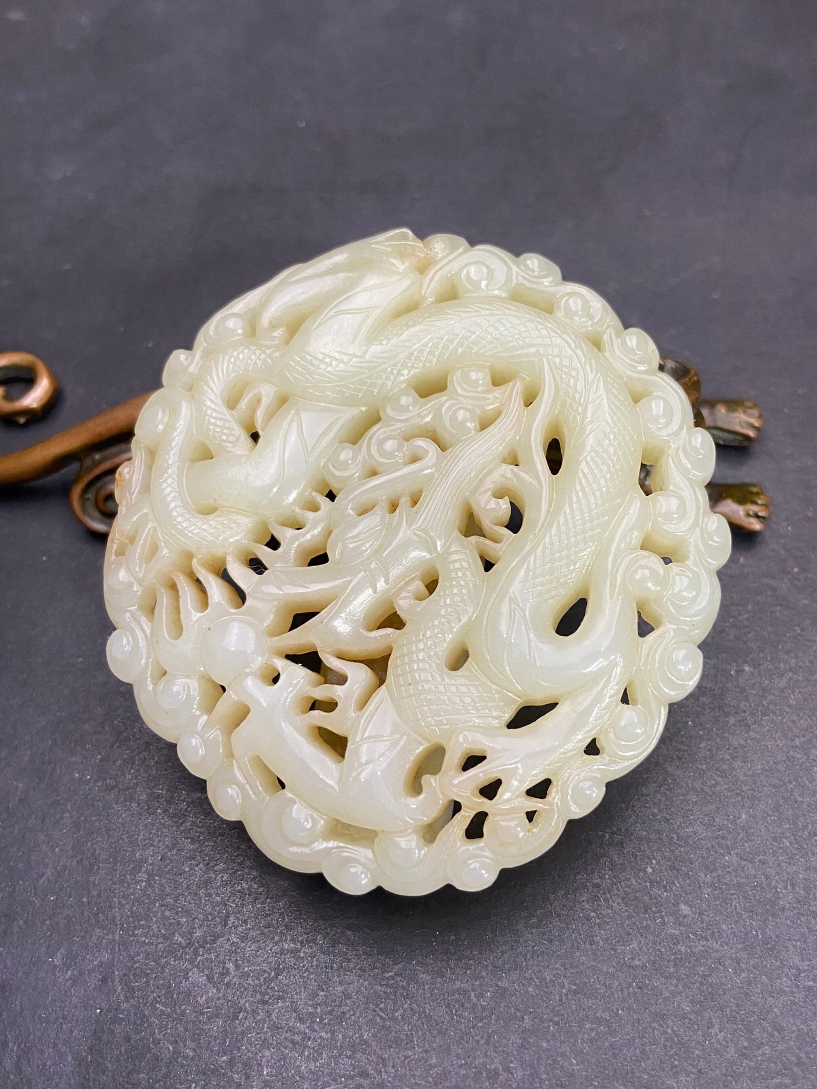 An Exquisite White Jade Hollow Dragon Pattern Belt buckle (1 of 6)
