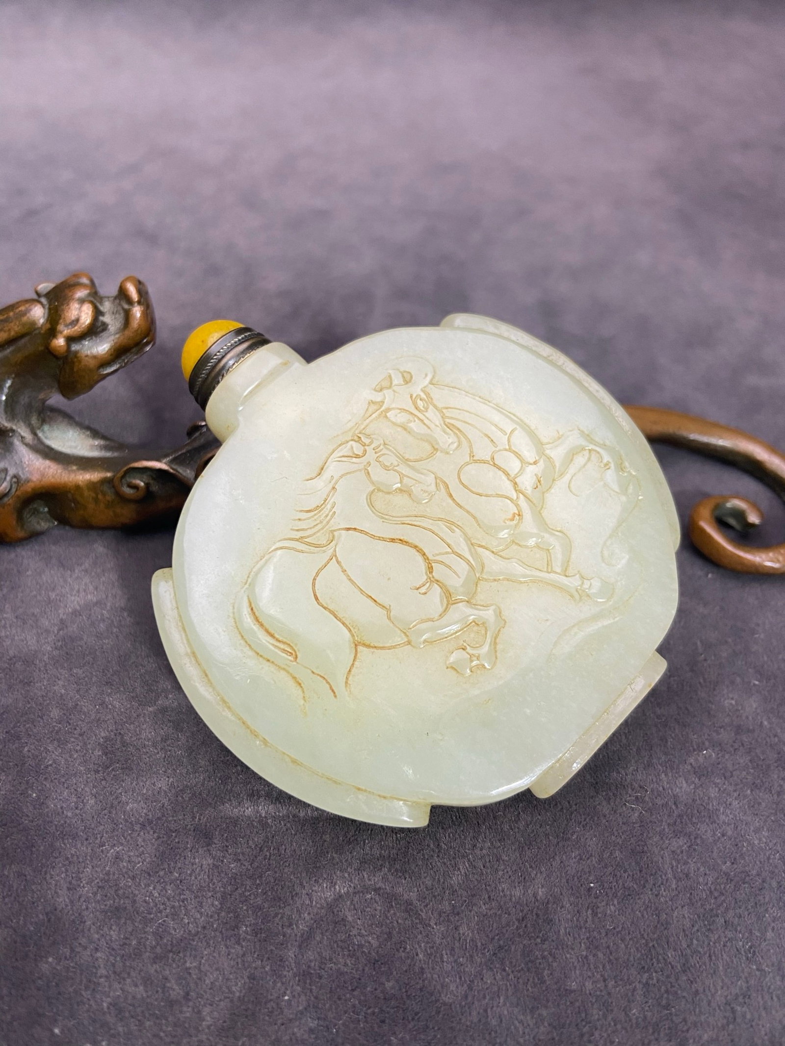 An Exquisite White Jade Horse Pattern Snuff Bottle - 2