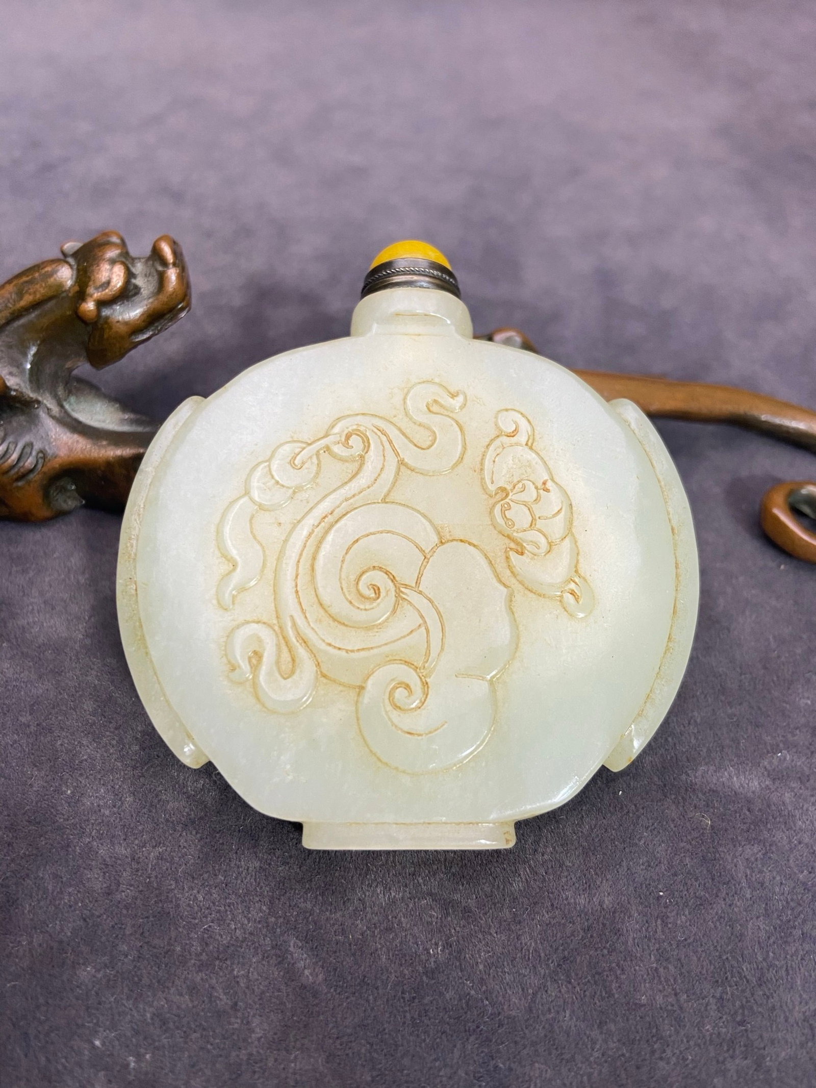 An Exquisite White Jade Horse Pattern Snuff Bottle - 4