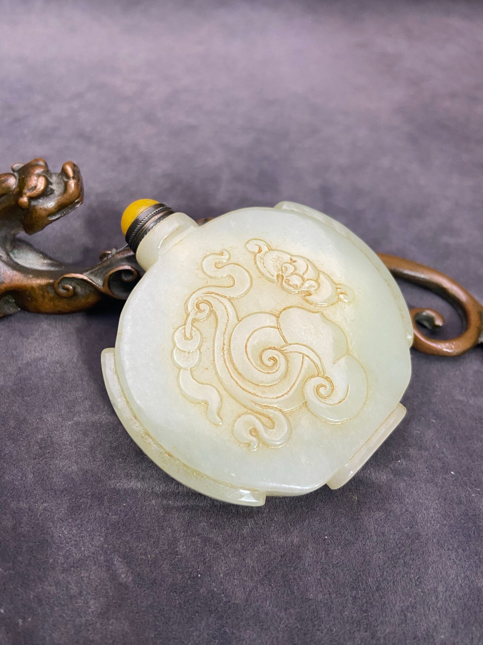 An Exquisite White Jade Horse Pattern Snuff Bottle - 5
