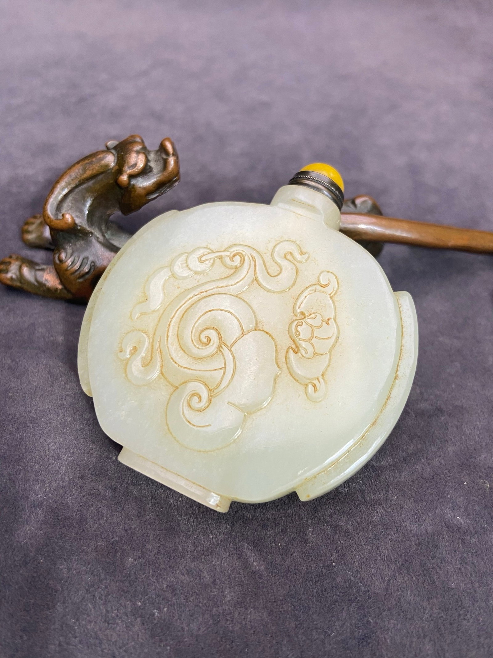 An Exquisite White Jade Horse Pattern Snuff Bottle - 6