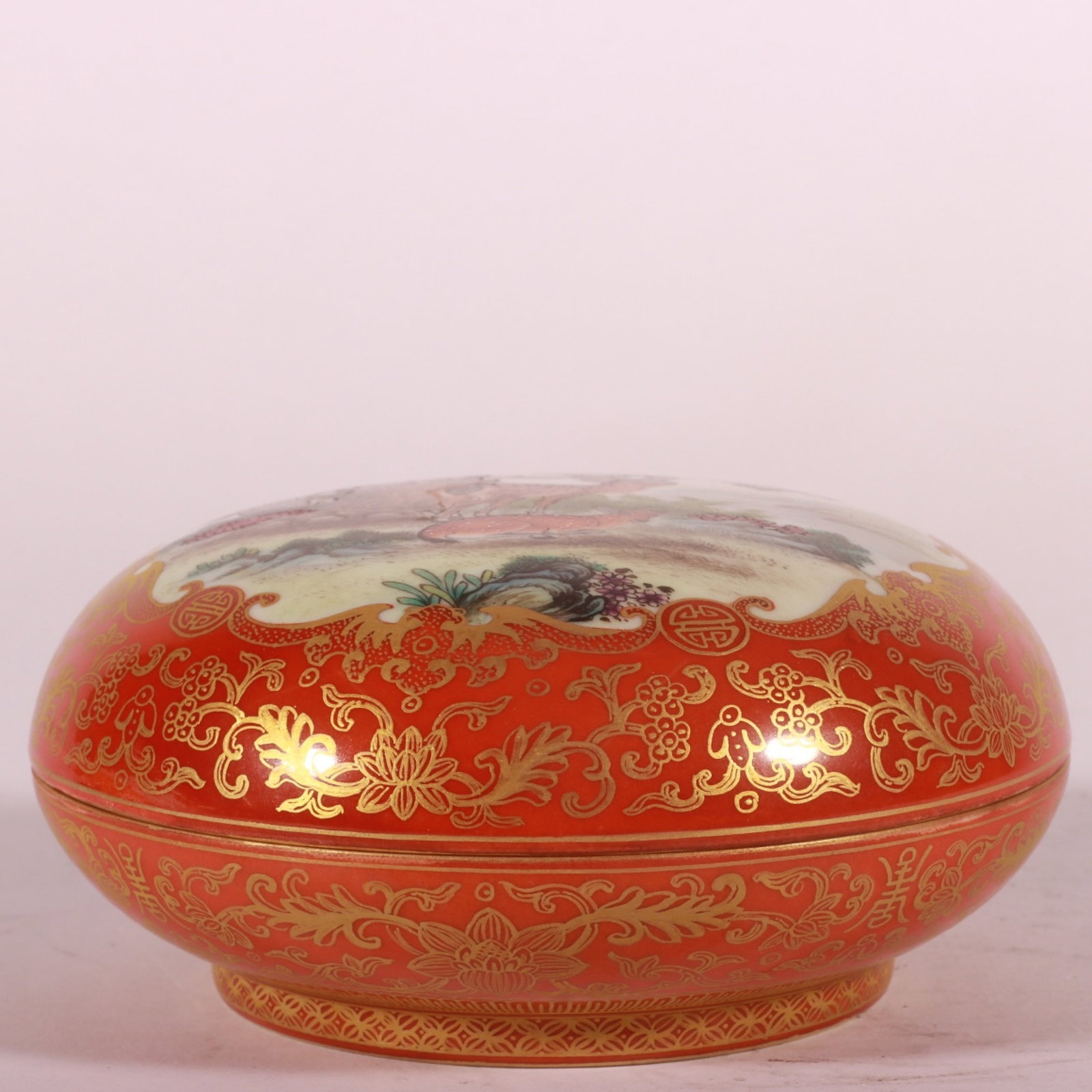 An Exquisite Famille-Rose Iron-Red Painted Gold Pine and Deer Pattern Box with Cover: An Exquisite Famille-Rose Iron-Red Painted Gold Pine and Deer Pattern Box with Cover,Qing Dynasty, China,Qianlong Four-character Mark,Size:2inx4in
