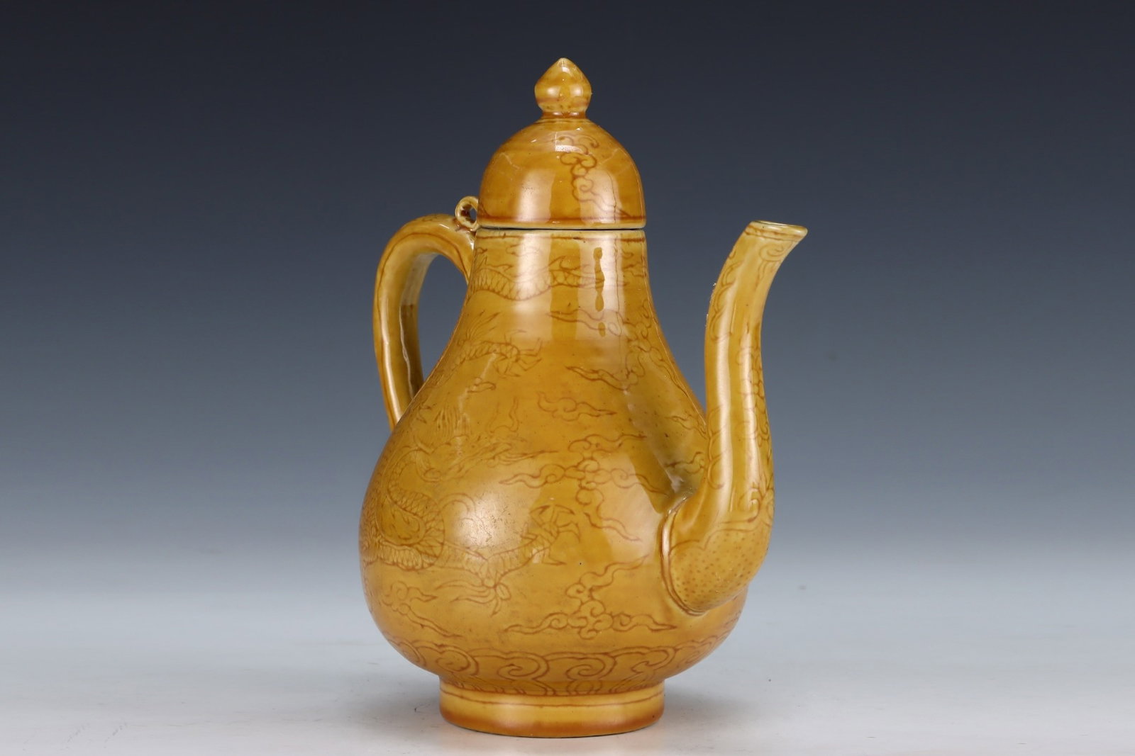 An Exquisite Yellow Glazed Auspicious Cloud and Dragon Pattern Ewer - 5