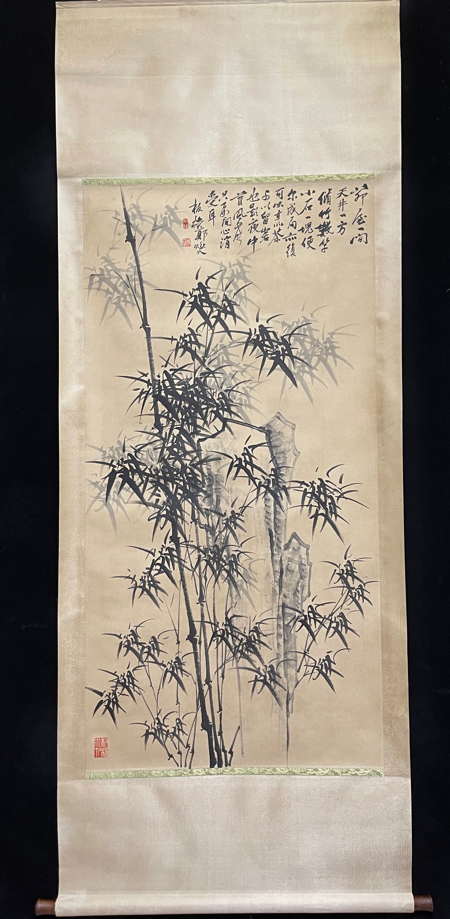 A Chinese Vertical Scroll Ink Painting of Bamboo on Paper,Zheng Banqiao: A Chinese Vertical Scroll Ink Painting of Bamboo on Paper,Zheng Banqiao,Size:26.8inx53.9in 一幅中国水墨竹子图立轴,郑板