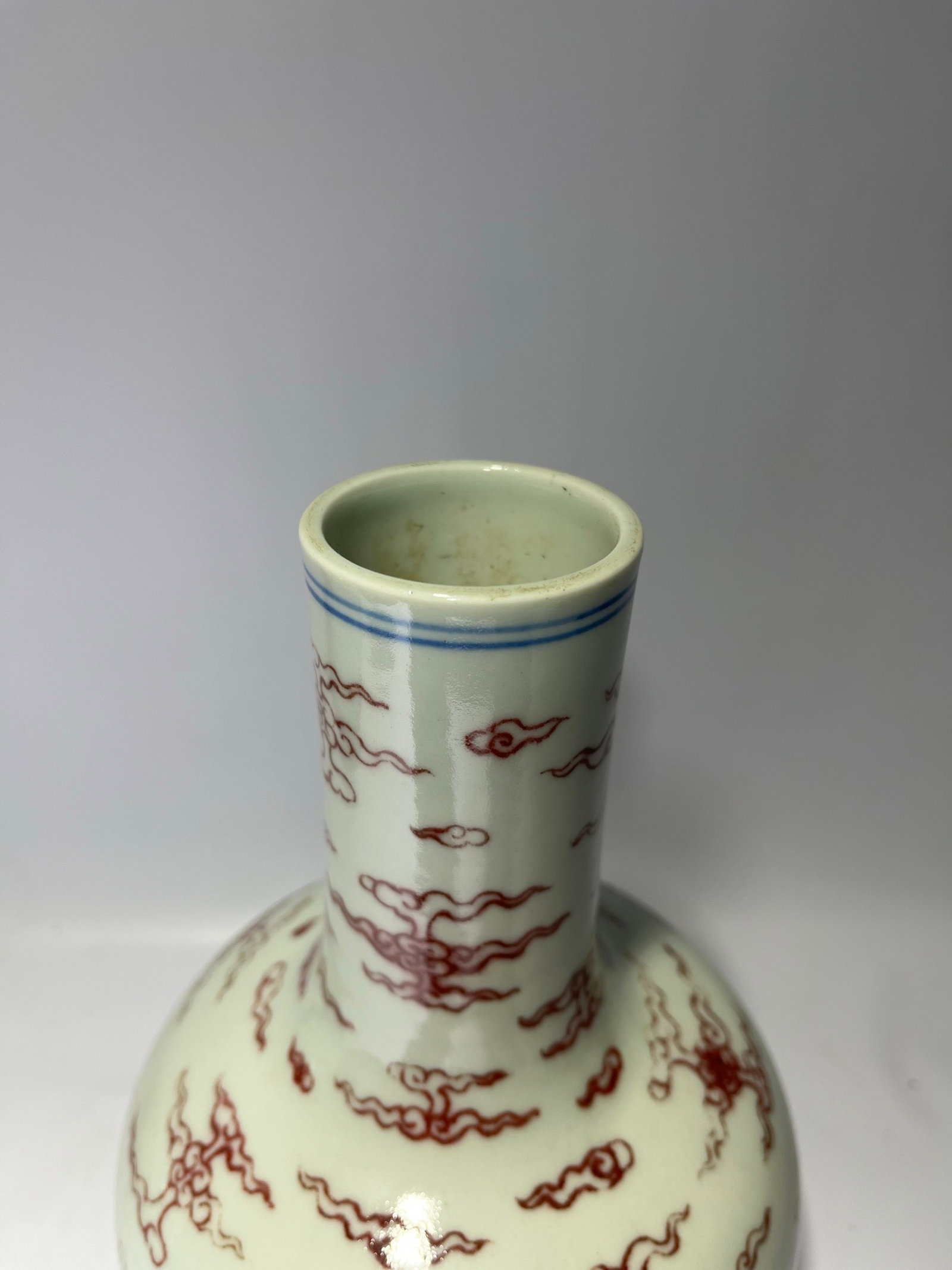 An Exquisite Underglaze-Red Auspicious Cloud and Phoenix Pattern Vase - 4