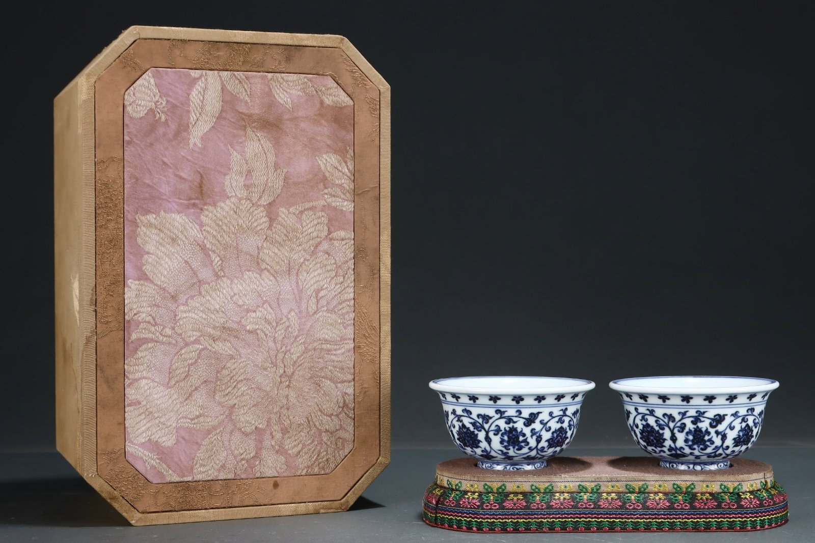 A Pair of Exquisite Blue and White Lotus Pattern Cups: A Pair of Exquisite Blue and White Lotus Pattern Cups,Ming Dynasty,China,Yongle Four-character Mark,Size:2.1inx3.8in 一对青花缠枝莲纹杯,中&#