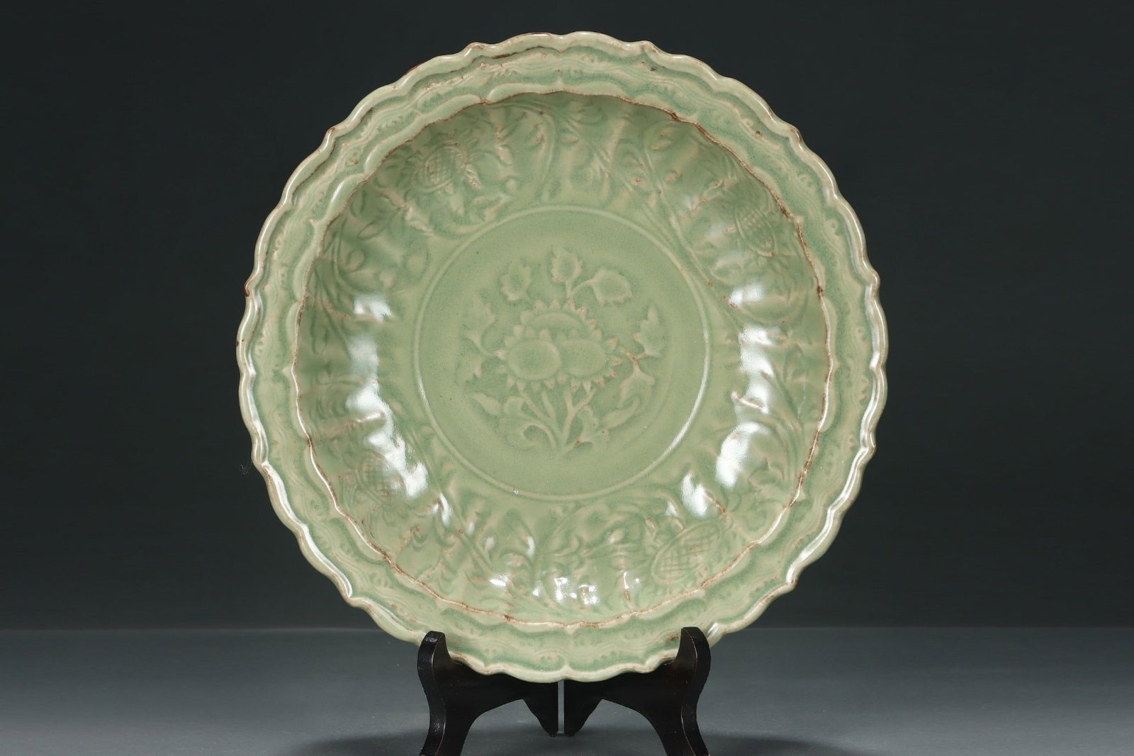 An Exquisite Longquan yao Flower Pattern Plate - 2