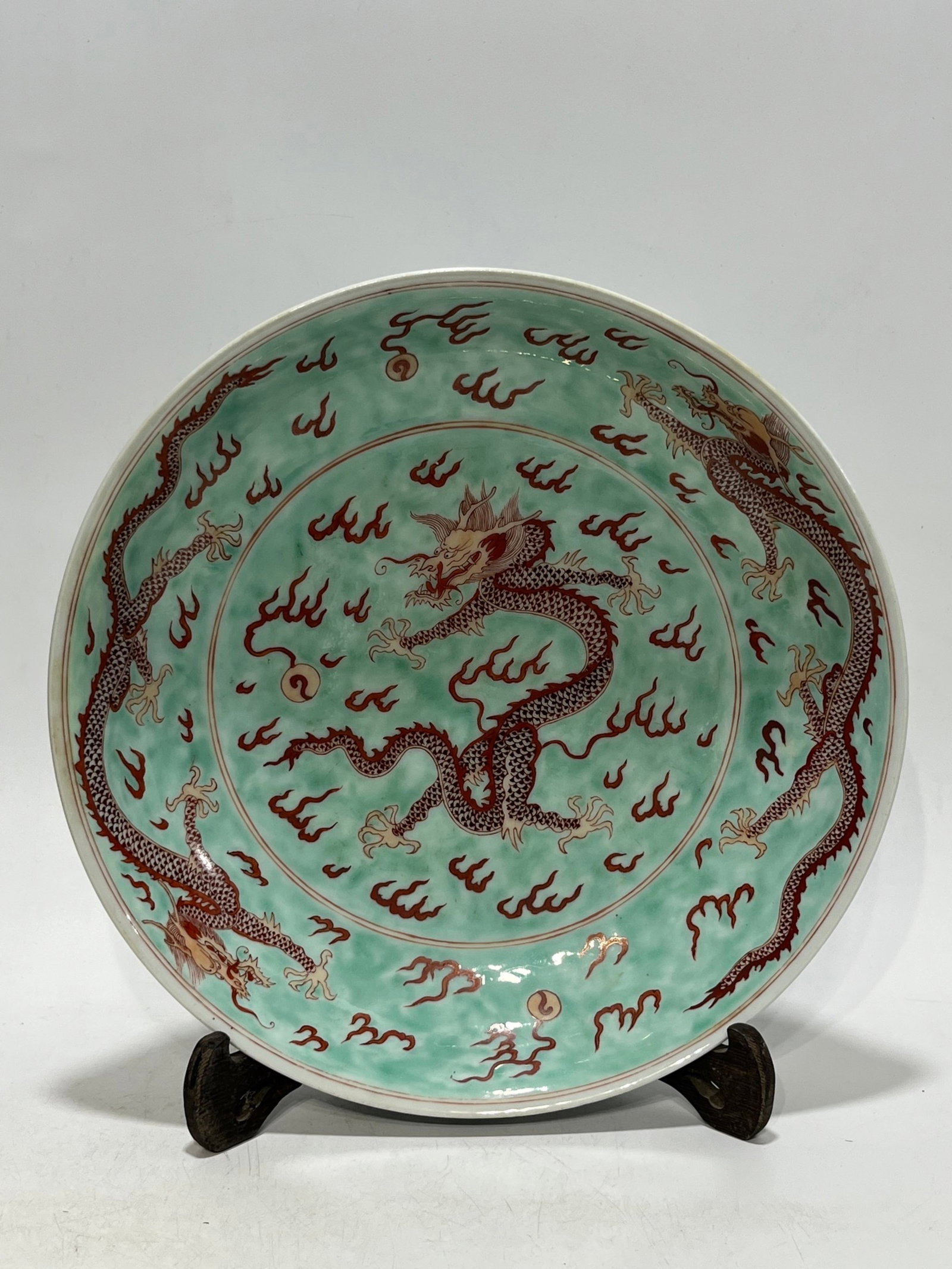 An Exquisite Red Green Color Dragon Pattern Plate: An Exquisite Red Green Color Dragon Pattern Plate,Qing Dynasty,China,Size:11.7in 红绿彩龙纹盘,中国清代