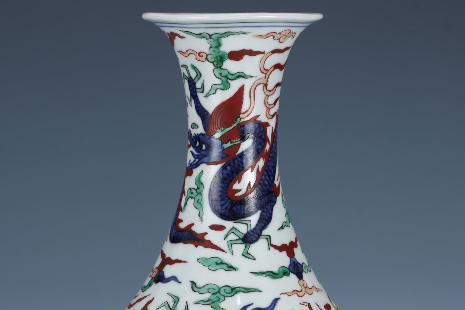 A Rare Wucai Auspicious Cloud and Dragon Pattern Vase - 5