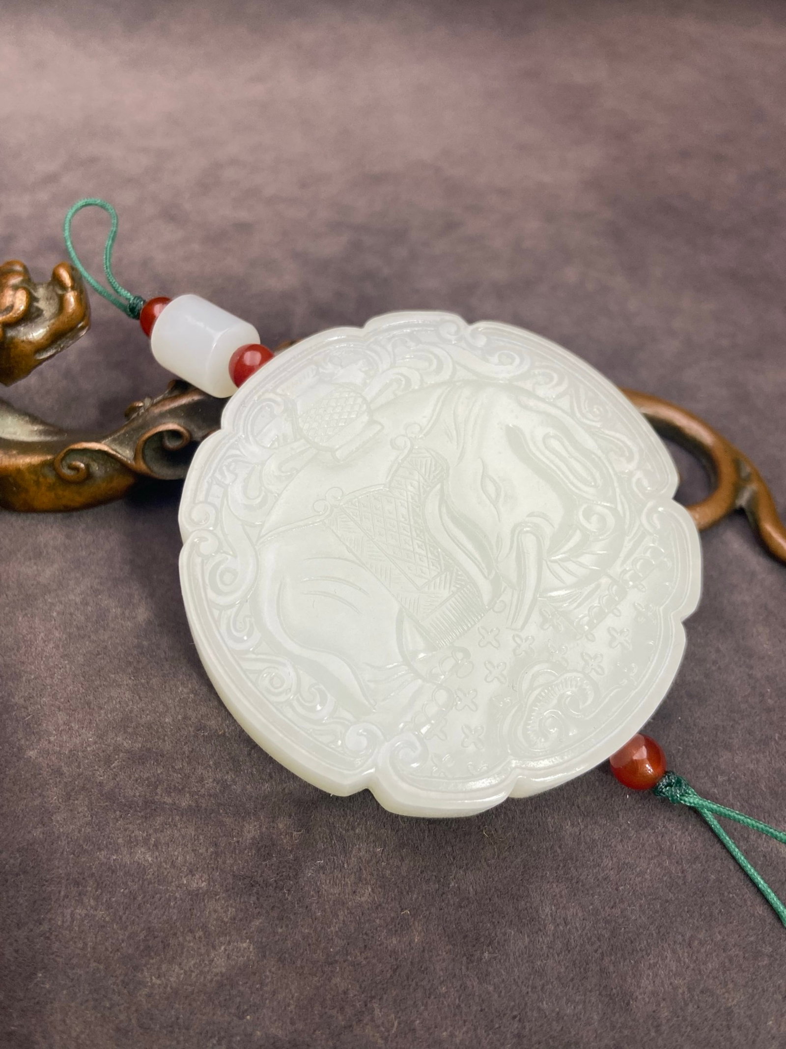 An Exquisite White Jade Elephant Pattern Pendant - 2