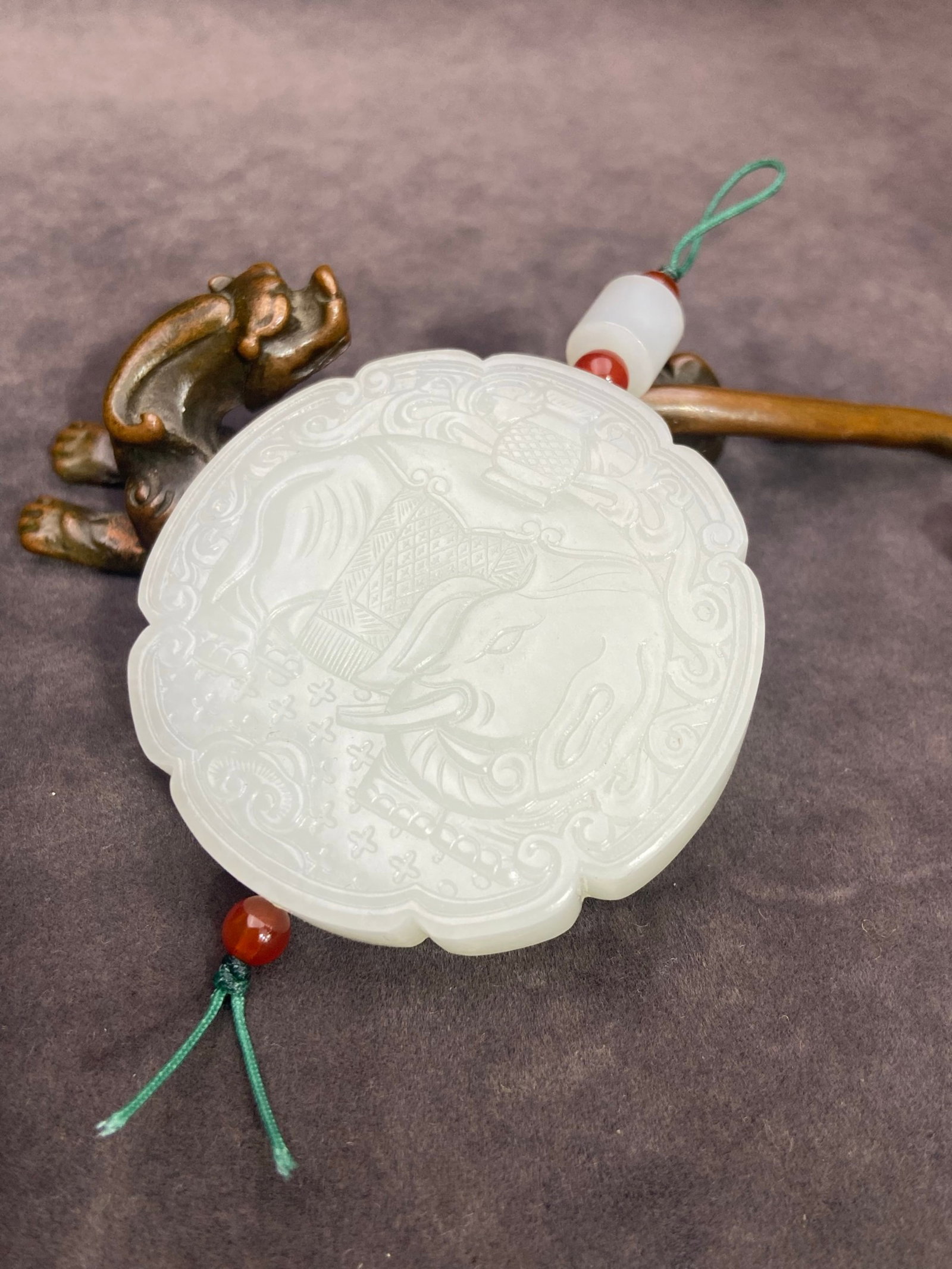 An Exquisite White Jade Elephant Pattern Pendant - 3