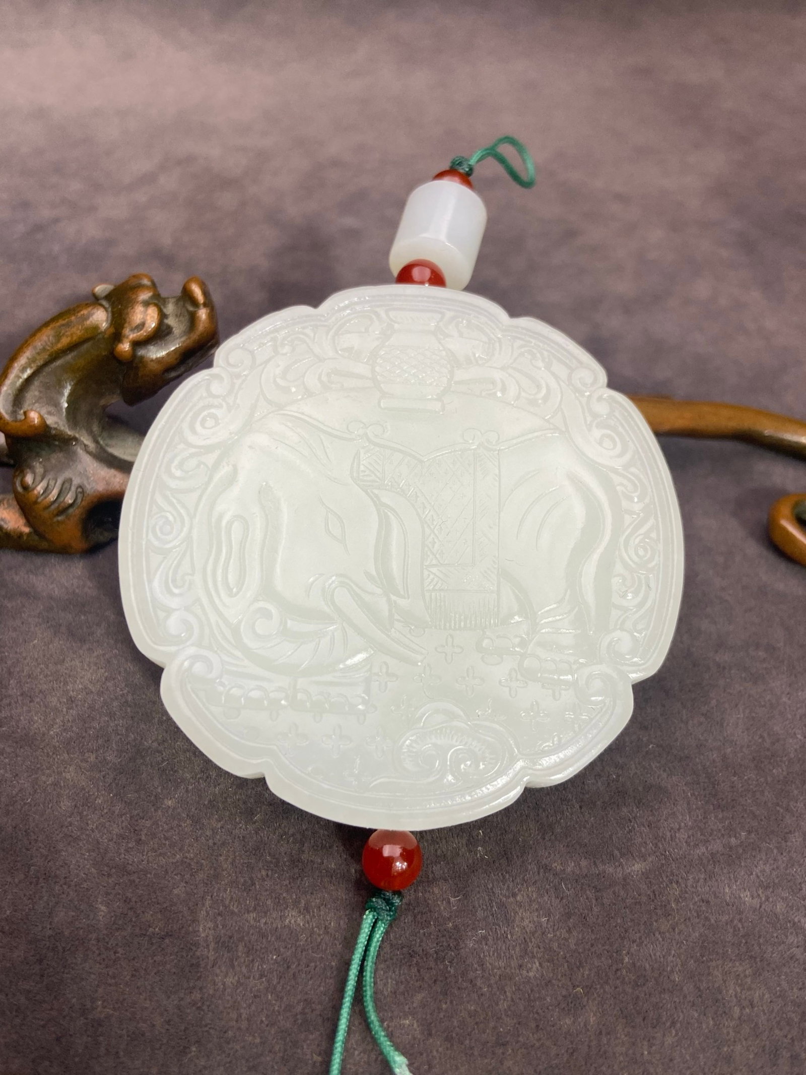 An Exquisite White Jade Elephant Pattern Pendant - 4